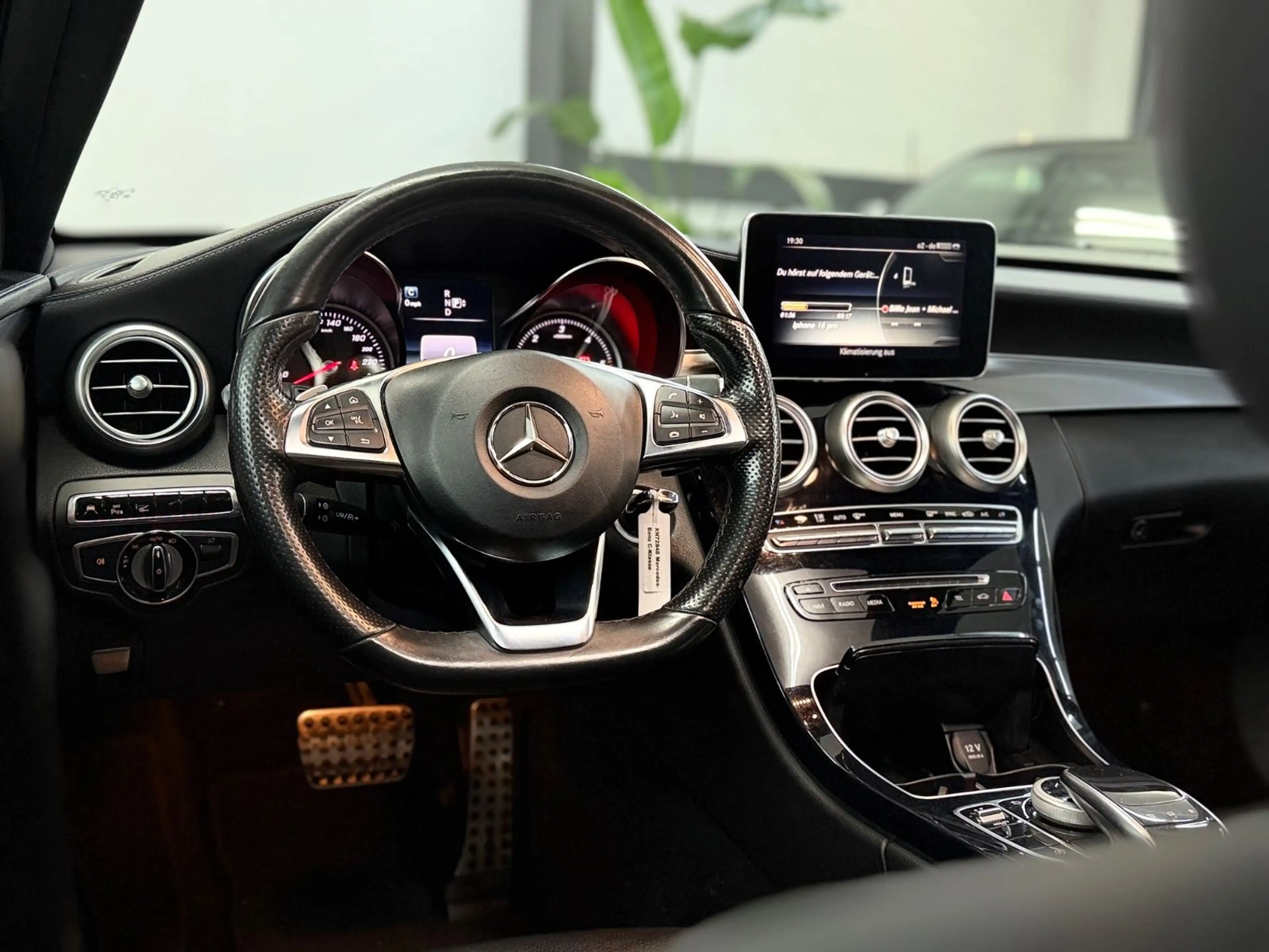 Mercedes-Benz C 250 AMG Line / 4Matic — photo 13