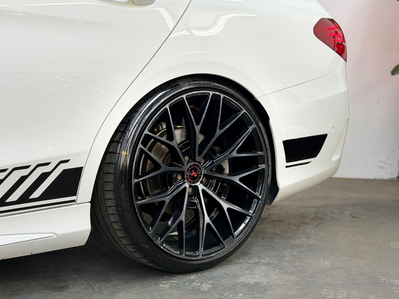 Mercedes-Benz C 250 AMG Line  /  4Matic — photo 11