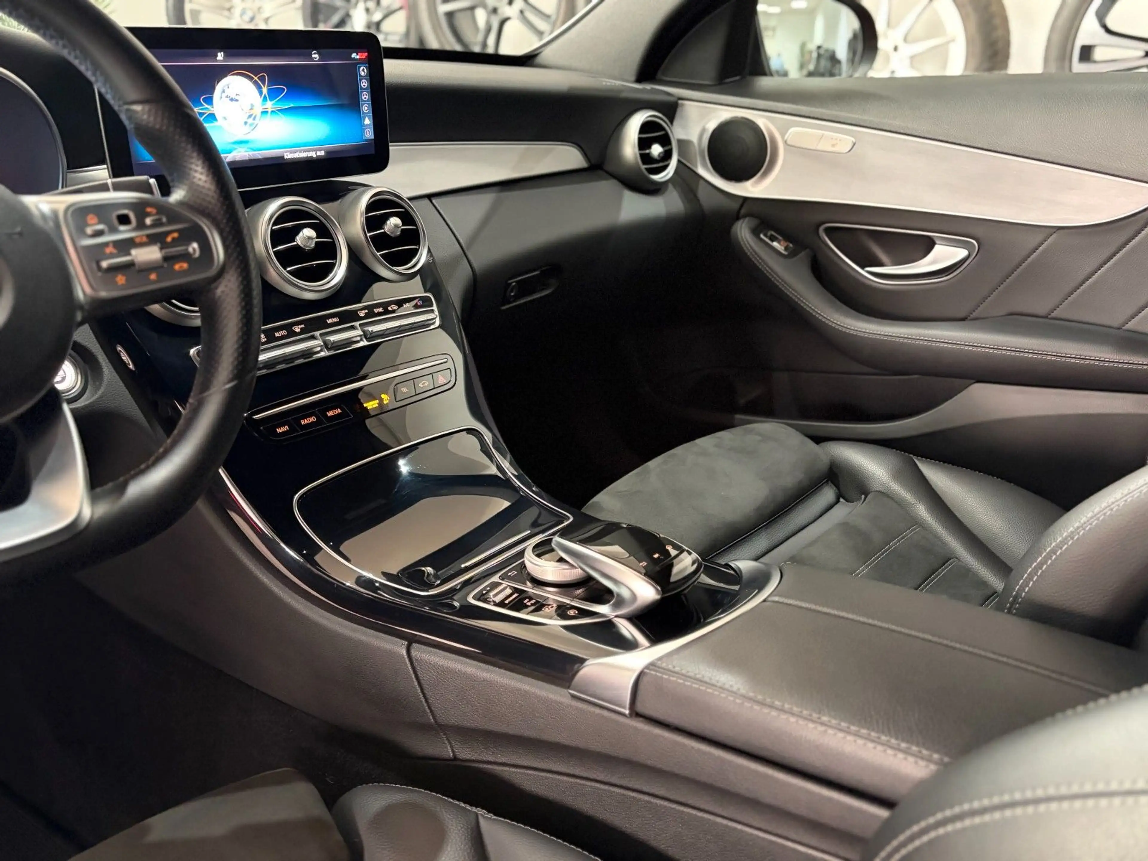Mercedes-Benz C 300 *AMG*Night*Comand*LED*Night*Wide*Virtual* — photo 27