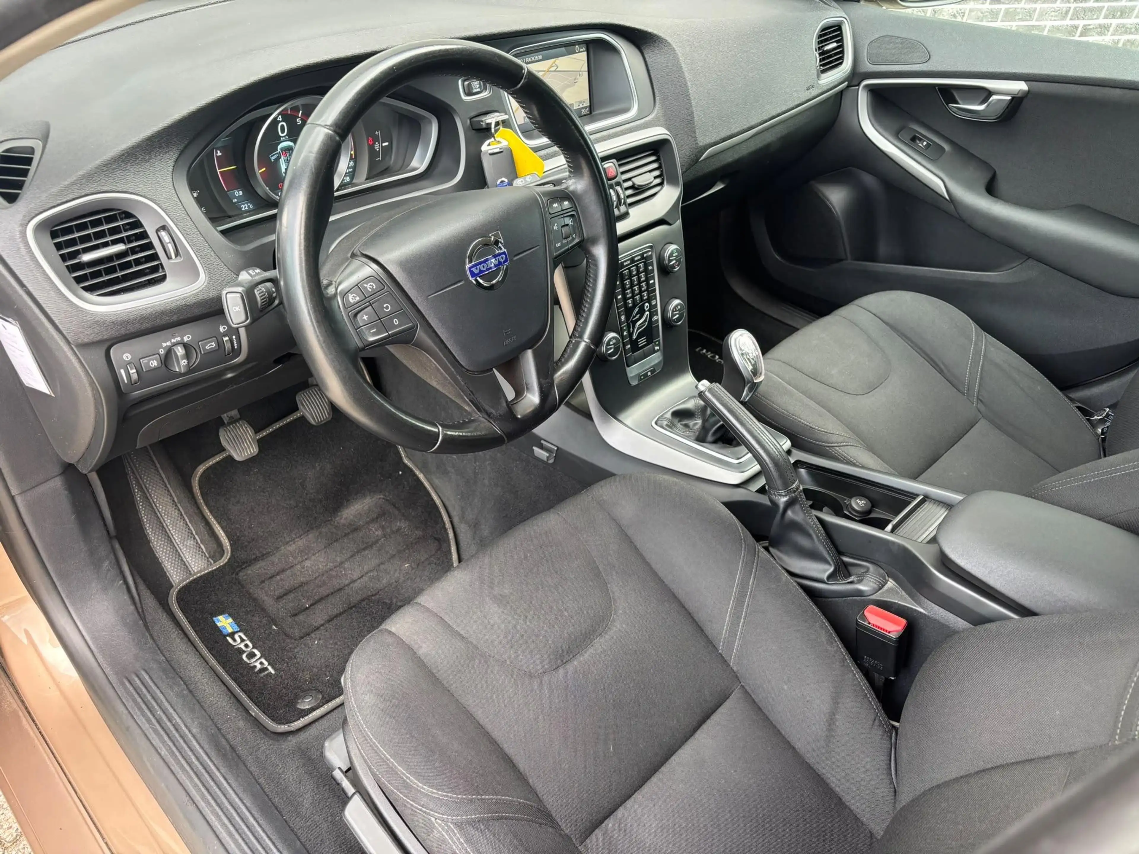 Volvo V40 1.6 T3 Kinetic | Trekhaak | RTI Navigatie | High P — photo 2