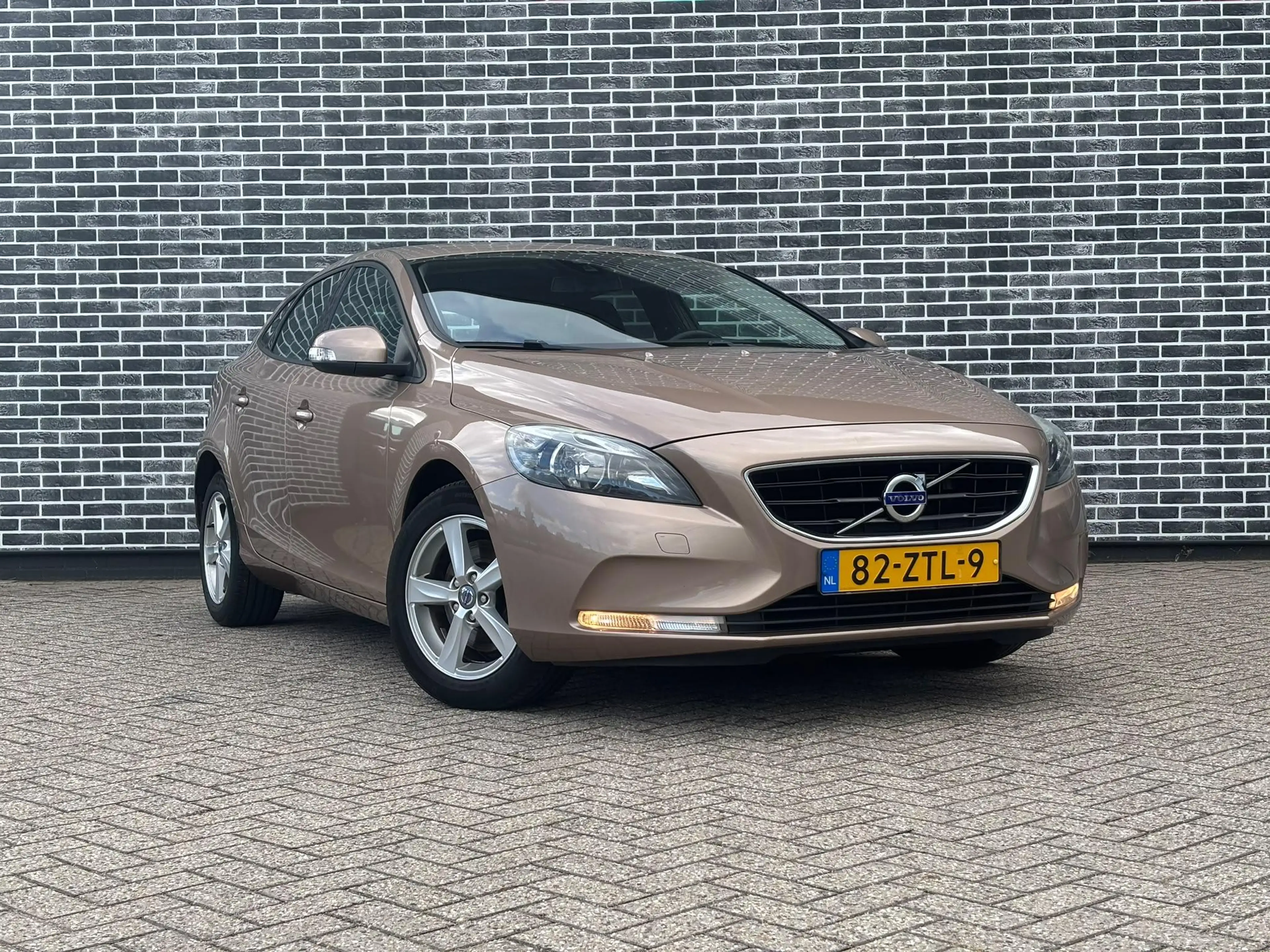 Volvo V40 1.6 T3 Kinetic | Trekhaak | RTI Navigatie | High P — photo 5
