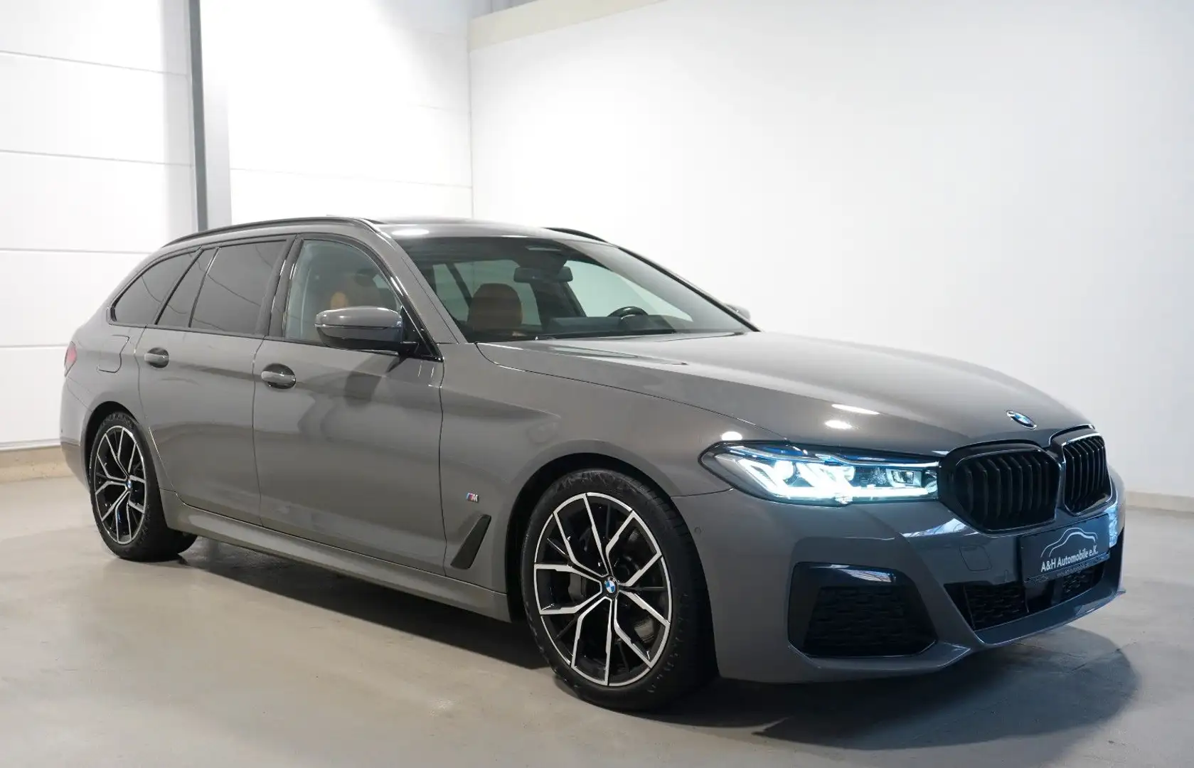 BMW 530 d xDrive M Sport*LASER*AHK*ACC*LEDER* Gris - 1