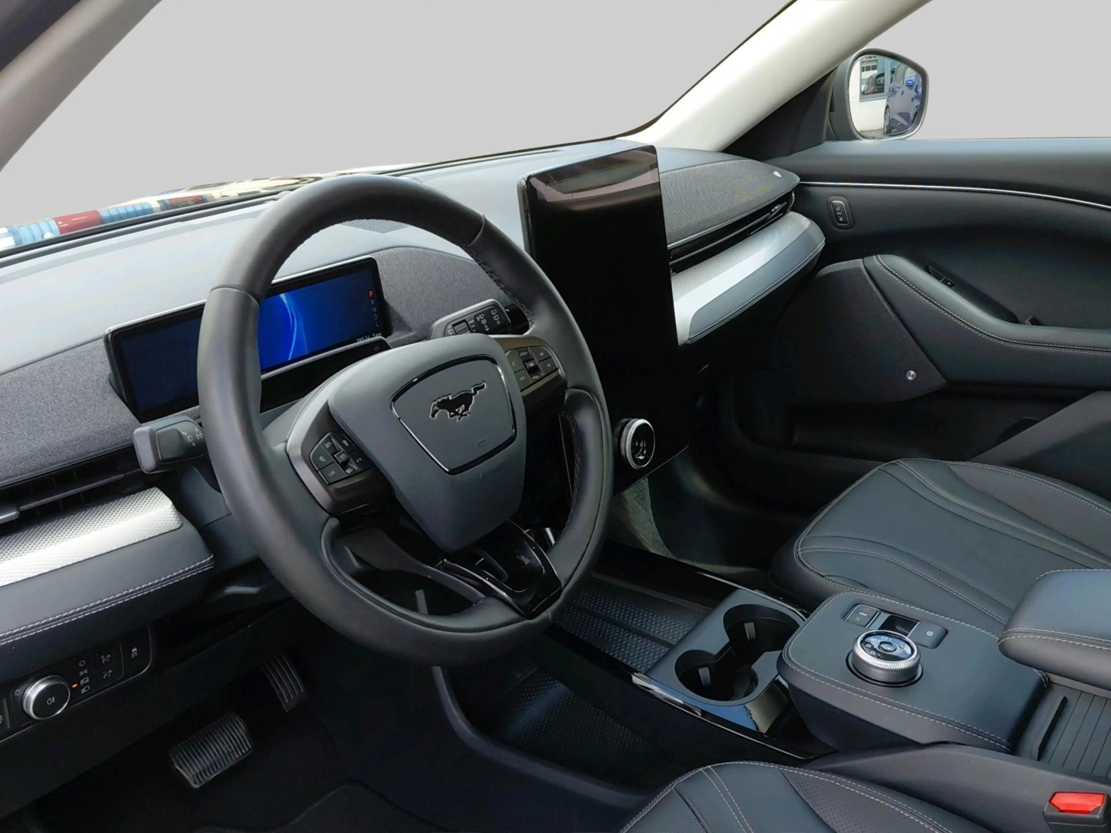 Ford Mustang Mach-E RWD 75 kWh — photo 4