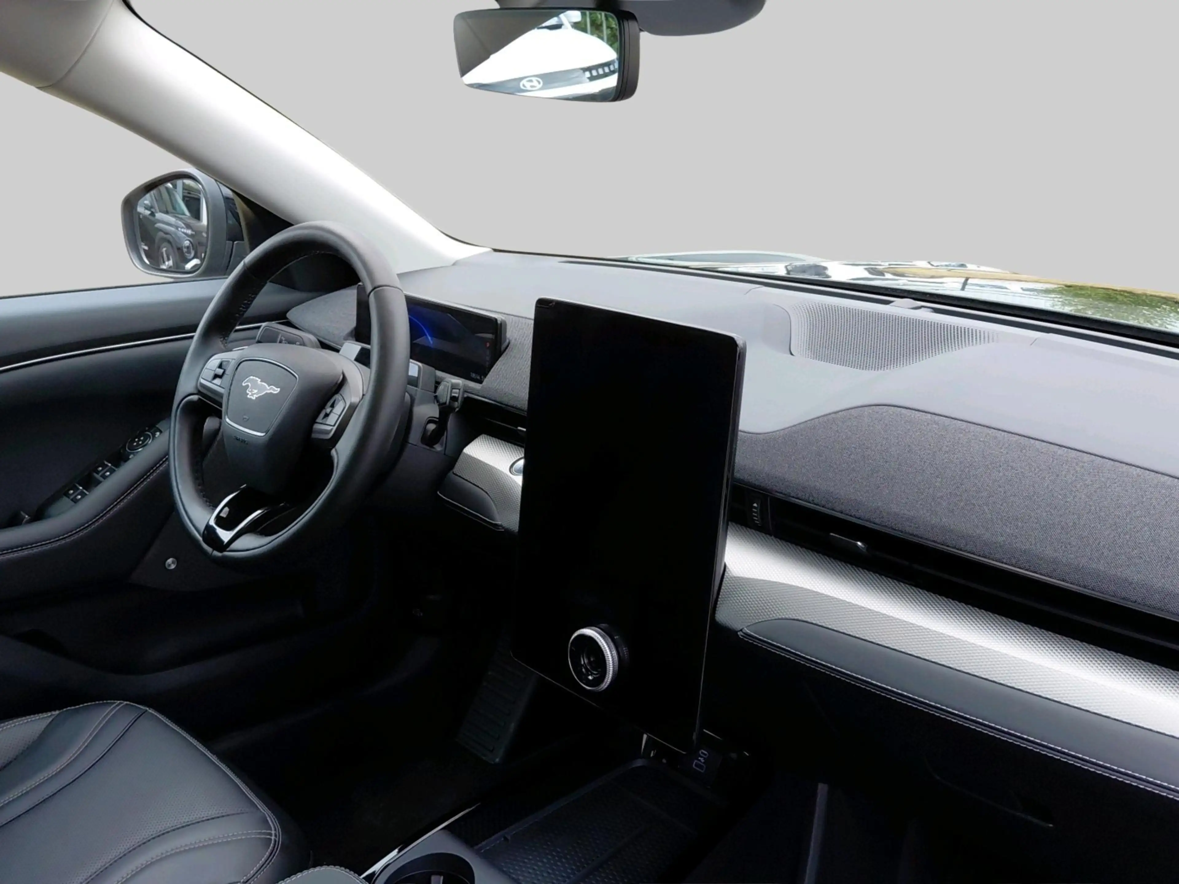 Ford Mustang Mach-E RWD 75 kWh — photo 13