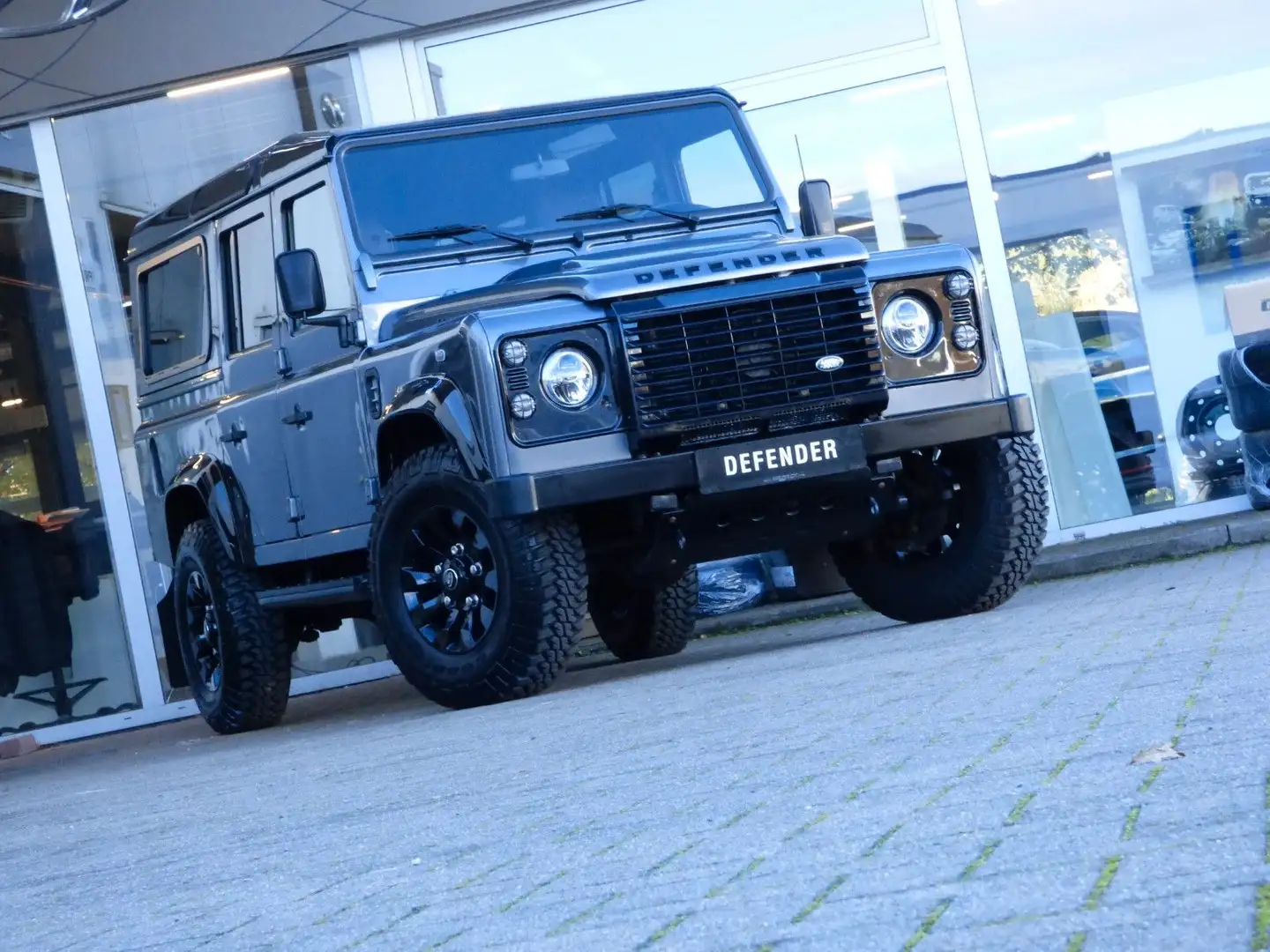 Land Rover Defender 110 TD4 SE PREMIUM BLACK DESIGN *LEDER* Grau - 1