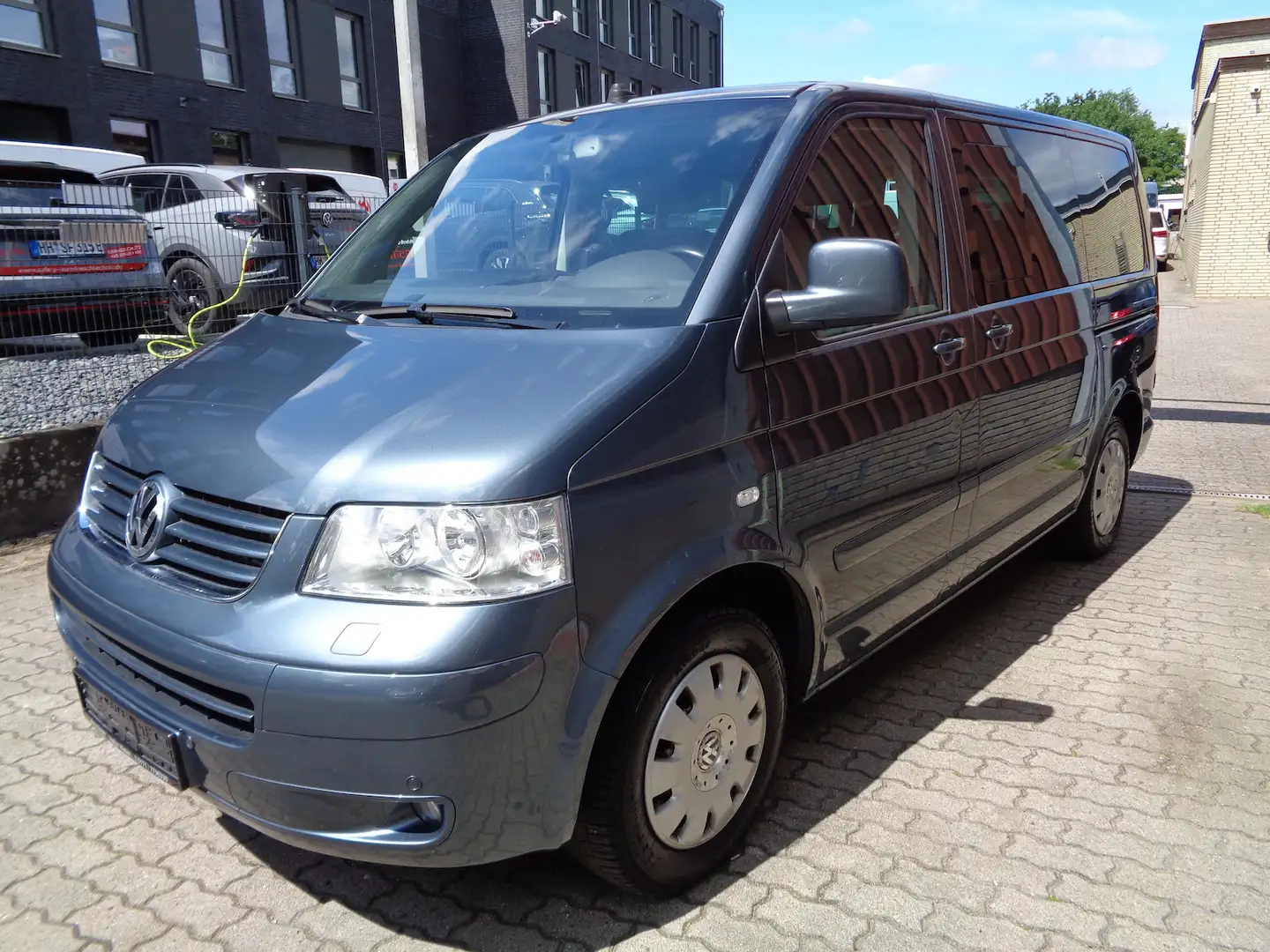 Volkswagen T5 Multivan 2.5 TDI Highline *7 Sitze* Grau - 2