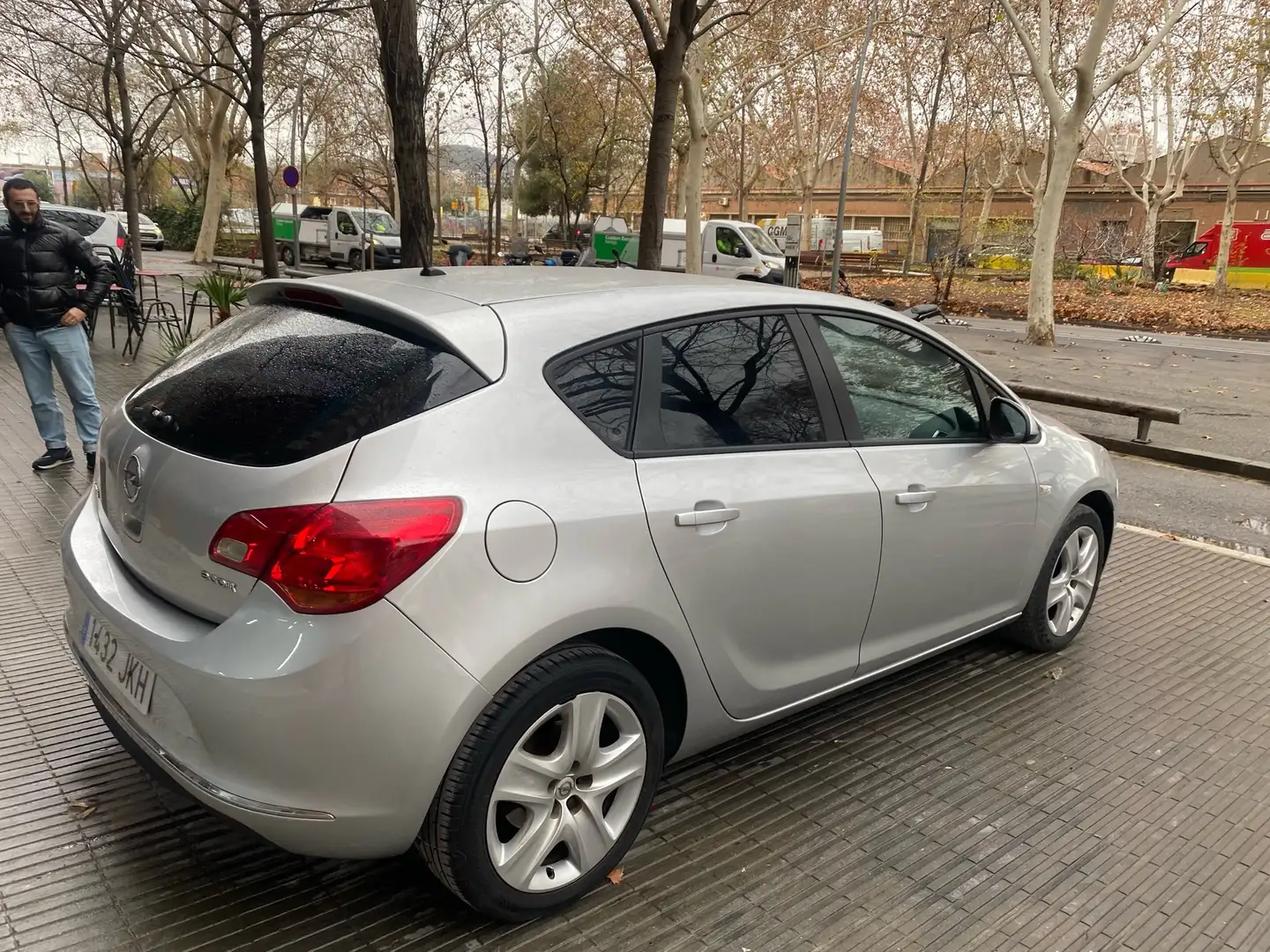 Opel Astra 1.4T Excellence Plateado - 2