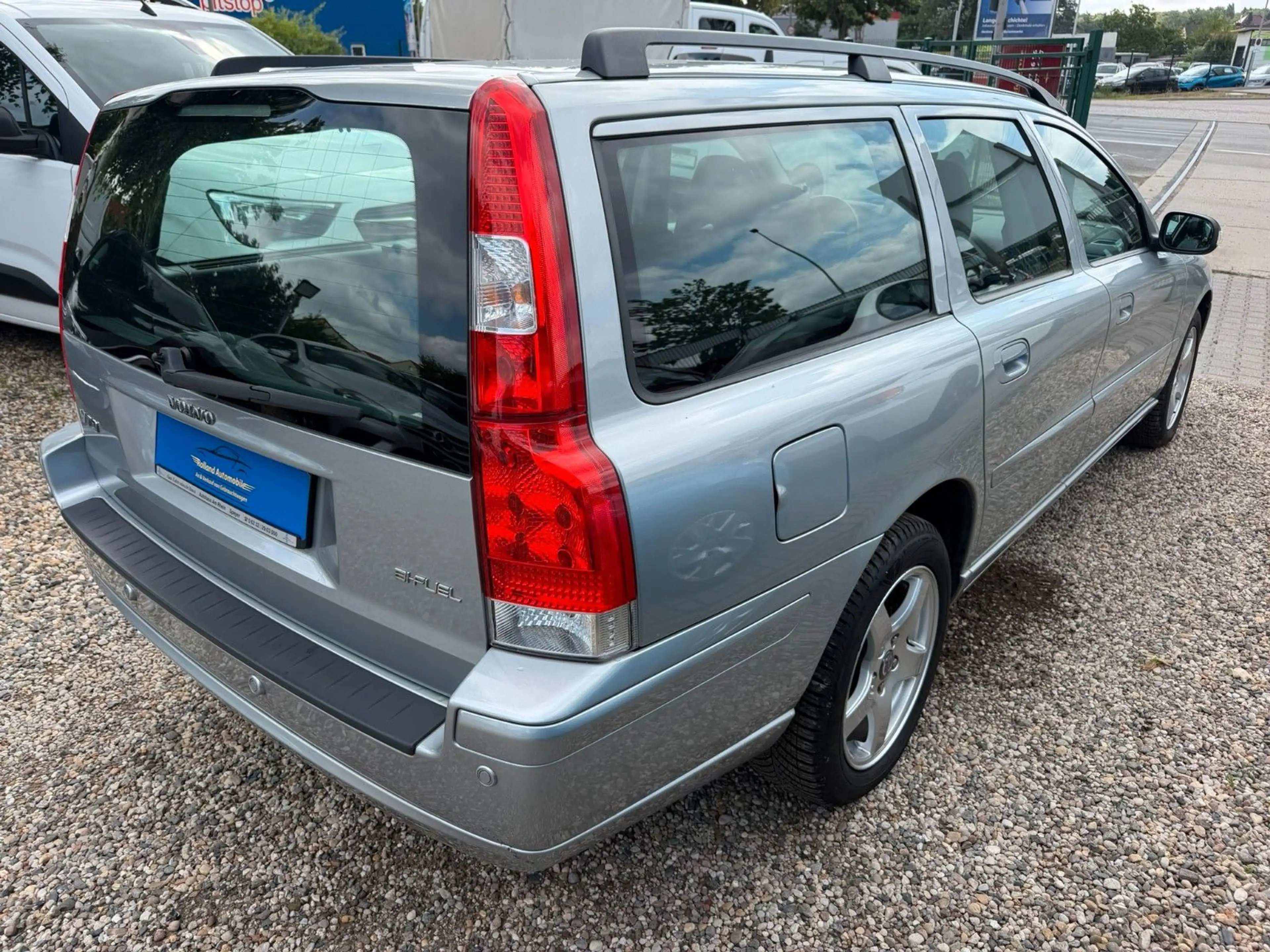 Volvo V70 2.4 Momentum *SitzH*Klimaaut*MFL* TÜV Neu — photo 7