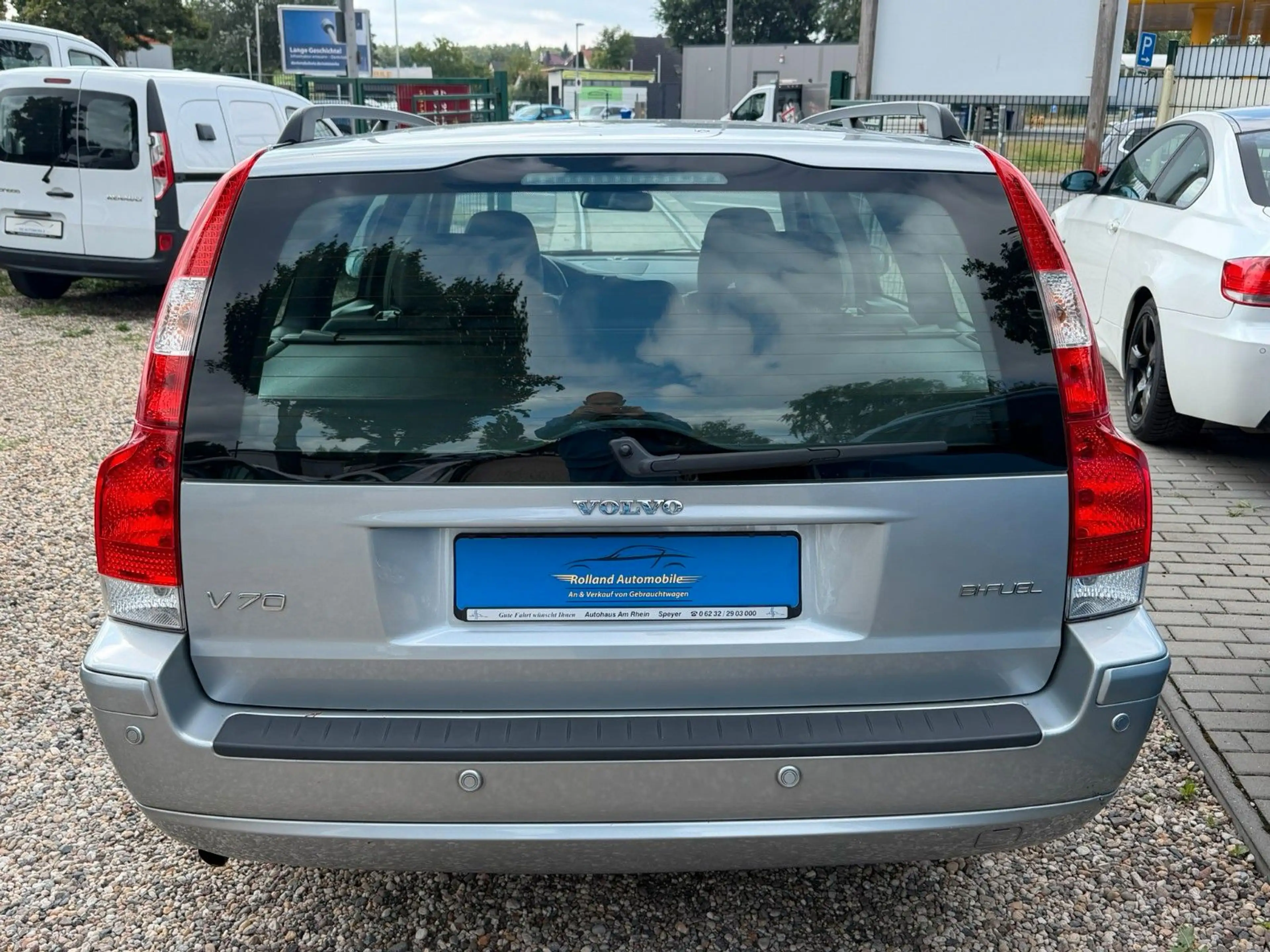 Volvo V70 2.4 Momentum *SitzH*Klimaaut*MFL* TÜV Neu — photo 6