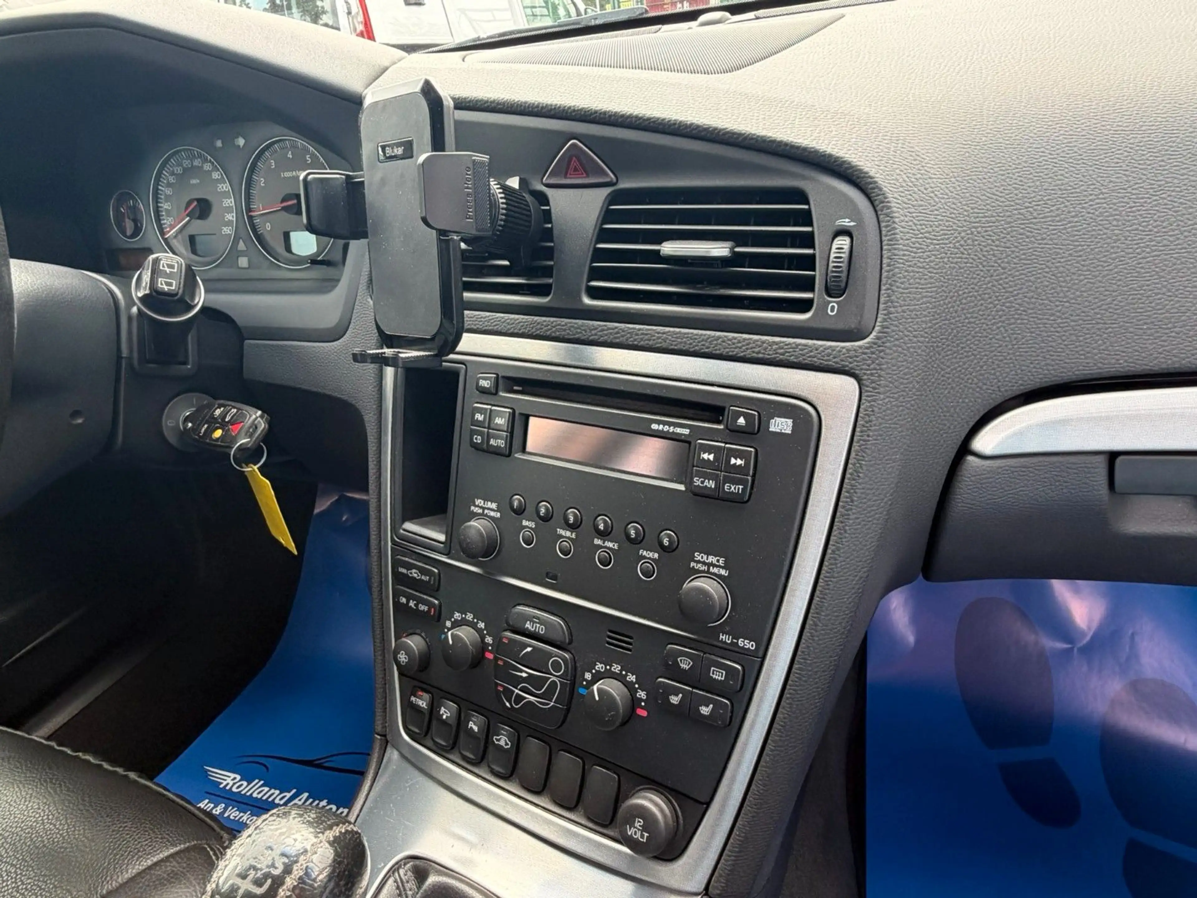 Volvo V70 2.4 Momentum *SitzH*Klimaaut*MFL* TÜV Neu — photo 14