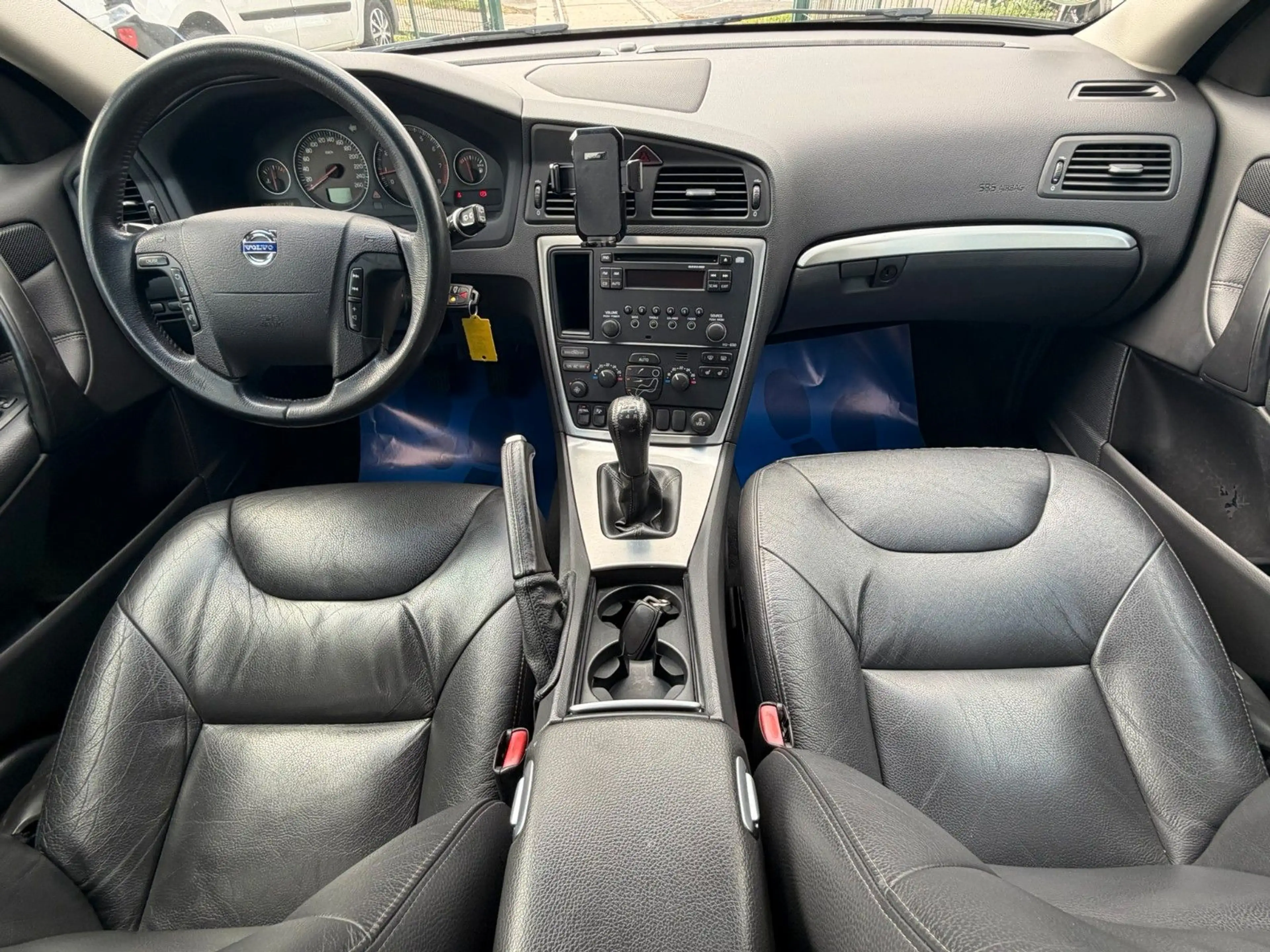 Volvo V70 2.4 Momentum *SitzH*Klimaaut*MFL* TÜV Neu — photo 13