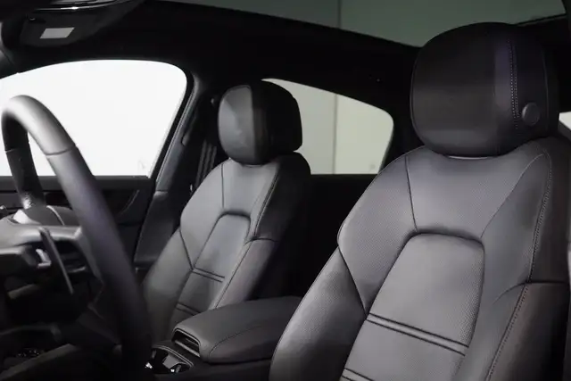 Porsche Cayenne view 15