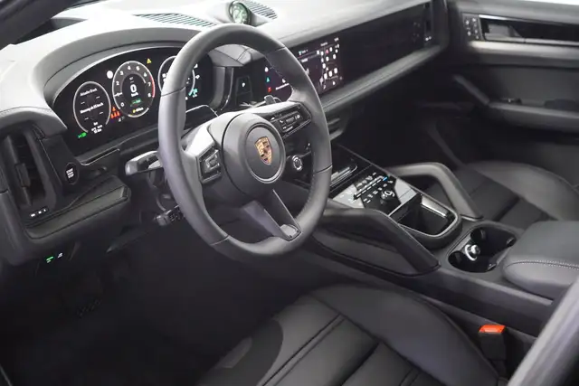 Porsche Cayenne view 11