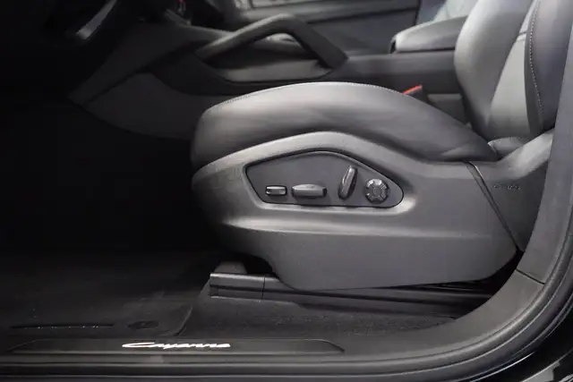 Porsche Cayenne view 13