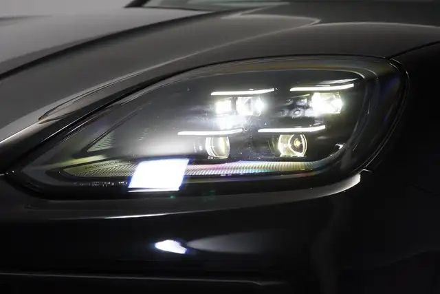 Porsche Cayenne view 10