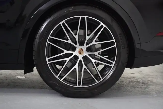 Porsche Cayenne view 9