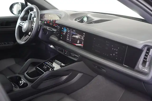 Porsche Cayenne view 12
