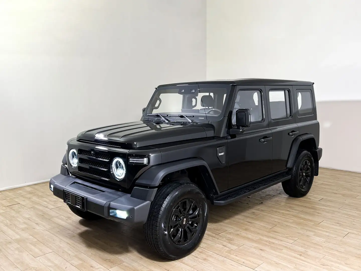 EMC 212 212 2.0 TGDI 8AT 4WD Adventurer Negro - 1