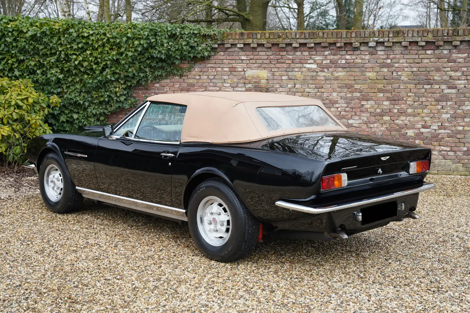 Aston Martin V8 Volante PRICE REDUCTION! Very original condition, Zwart - 2