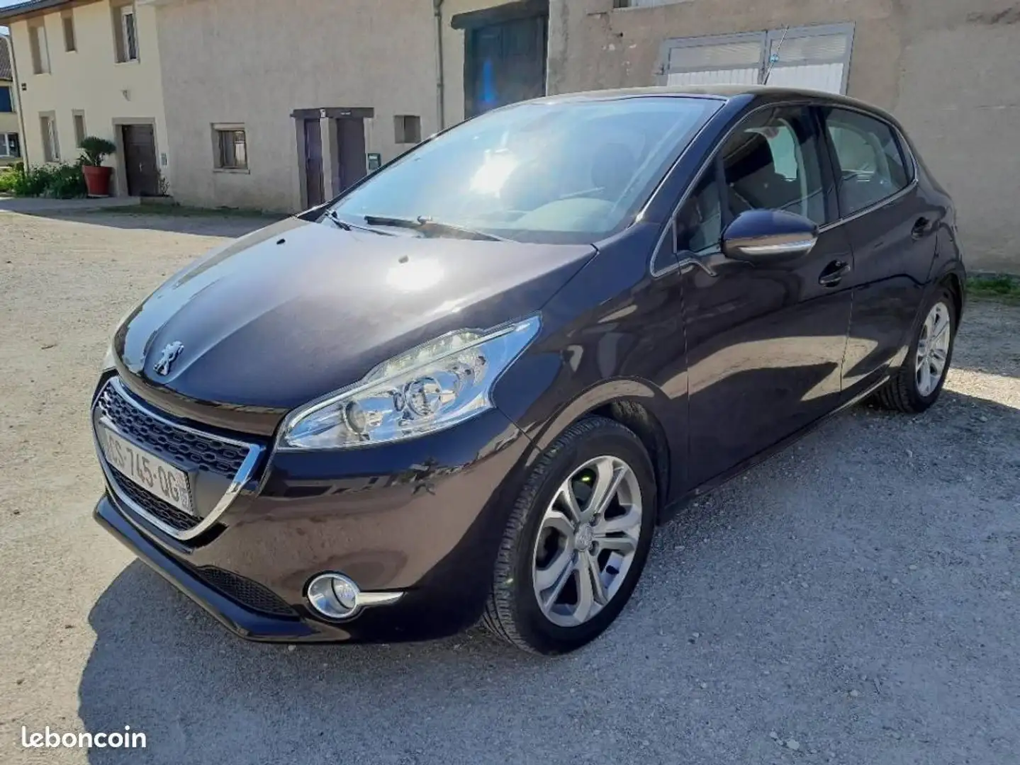 Peugeot 208 1.2 VTi Allure 5p Garantie 12 mois Moteur neuf Rouge - 1