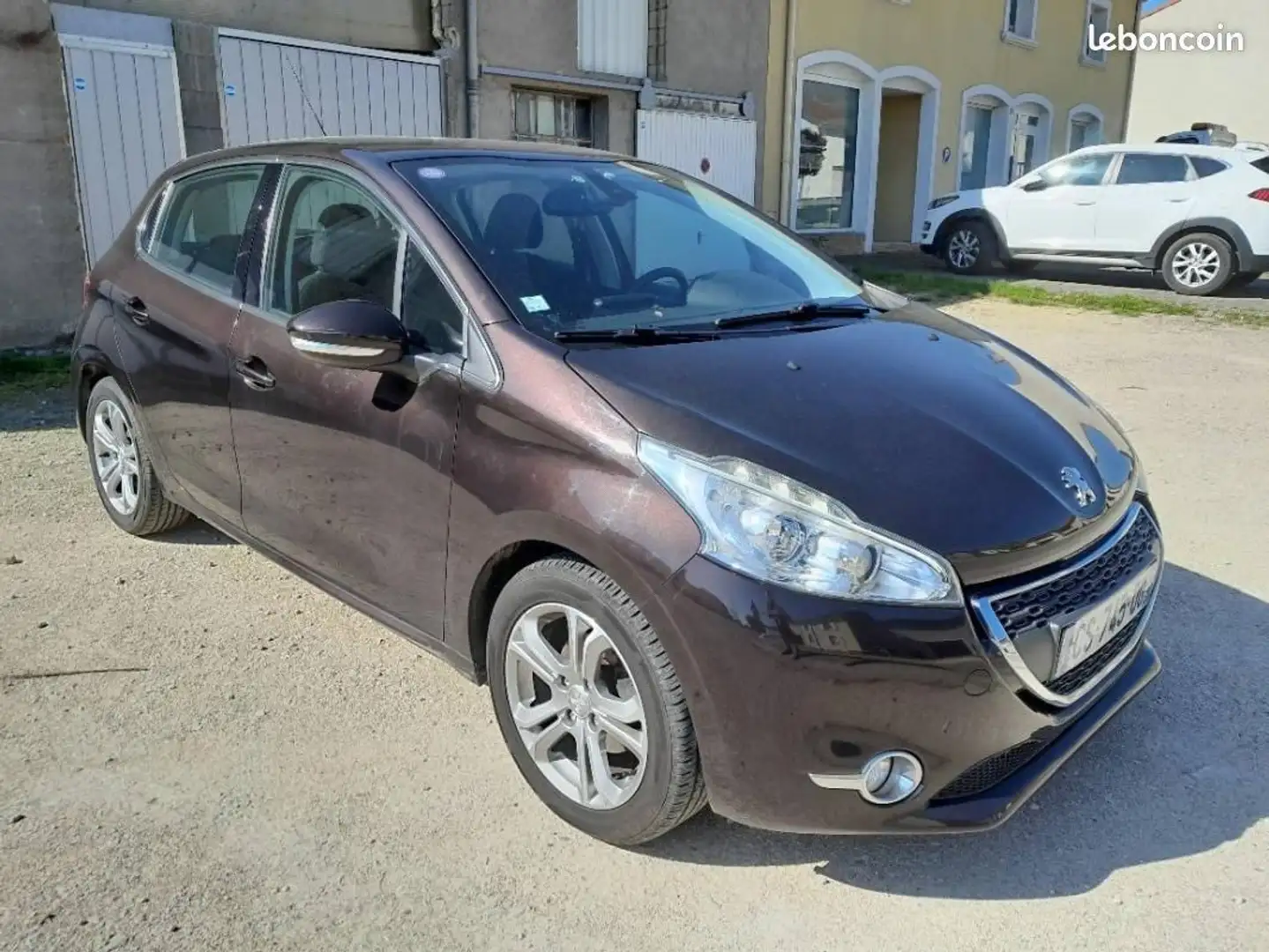 Peugeot 208 1.2 VTi Allure 5p Garantie 12 mois Moteur neuf Rouge - 2