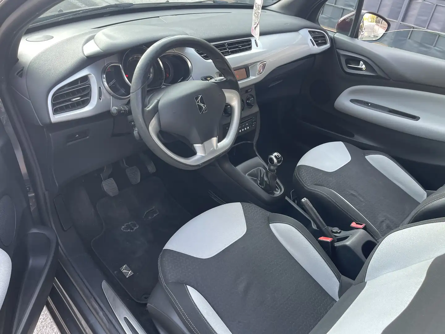 Citroen DS3 DS3 1.4 hdi Just Black 70cv Noir - 2