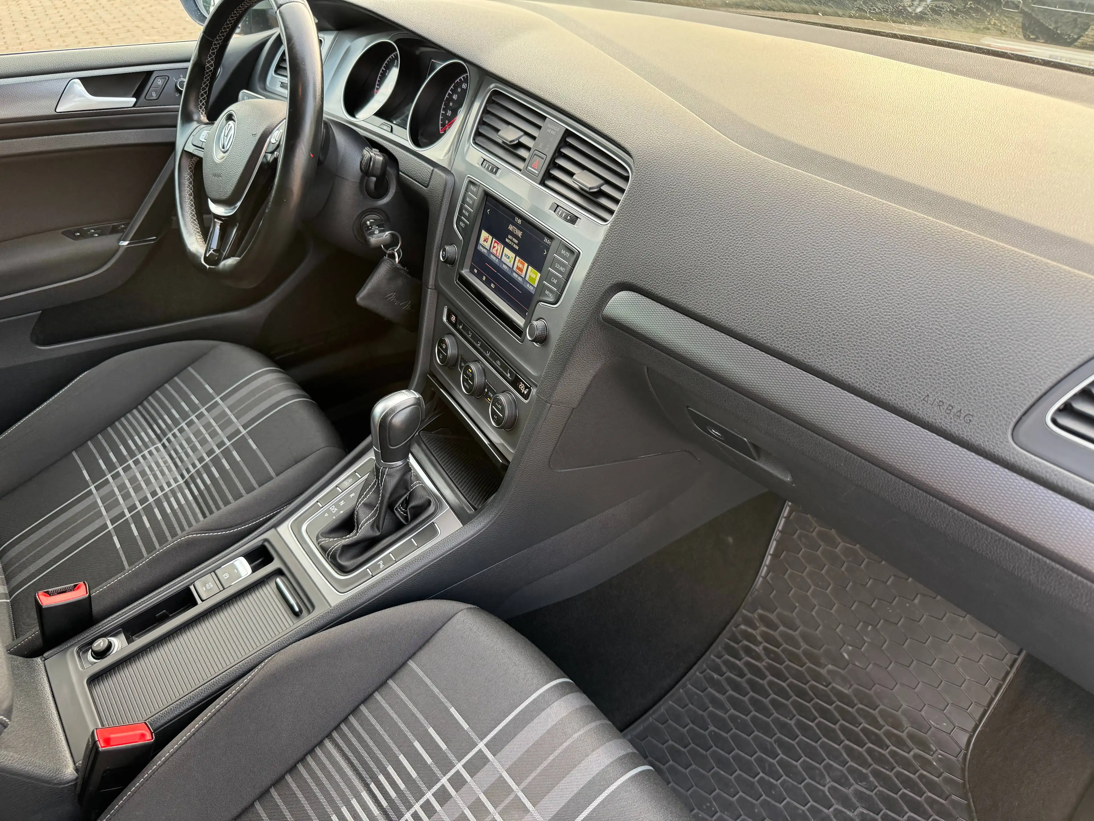 Volkswagen Golf Variant Lounge-DSG-R.Kamera-Shzg-AHK-PDC — photo 10