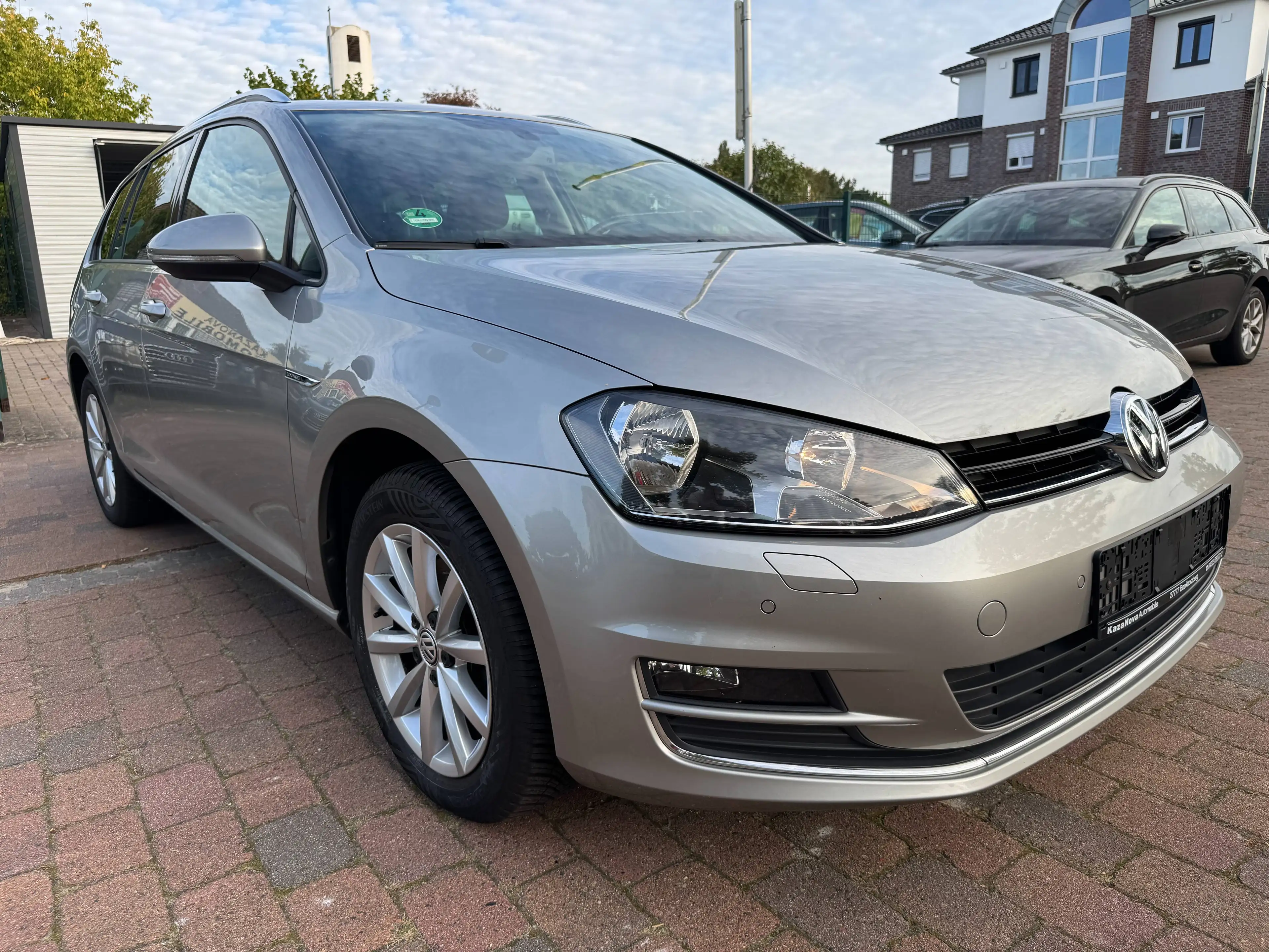 Volkswagen Golf Variant Lounge-DSG-R.Kamera-Shzg-AHK-PDC — photo 4