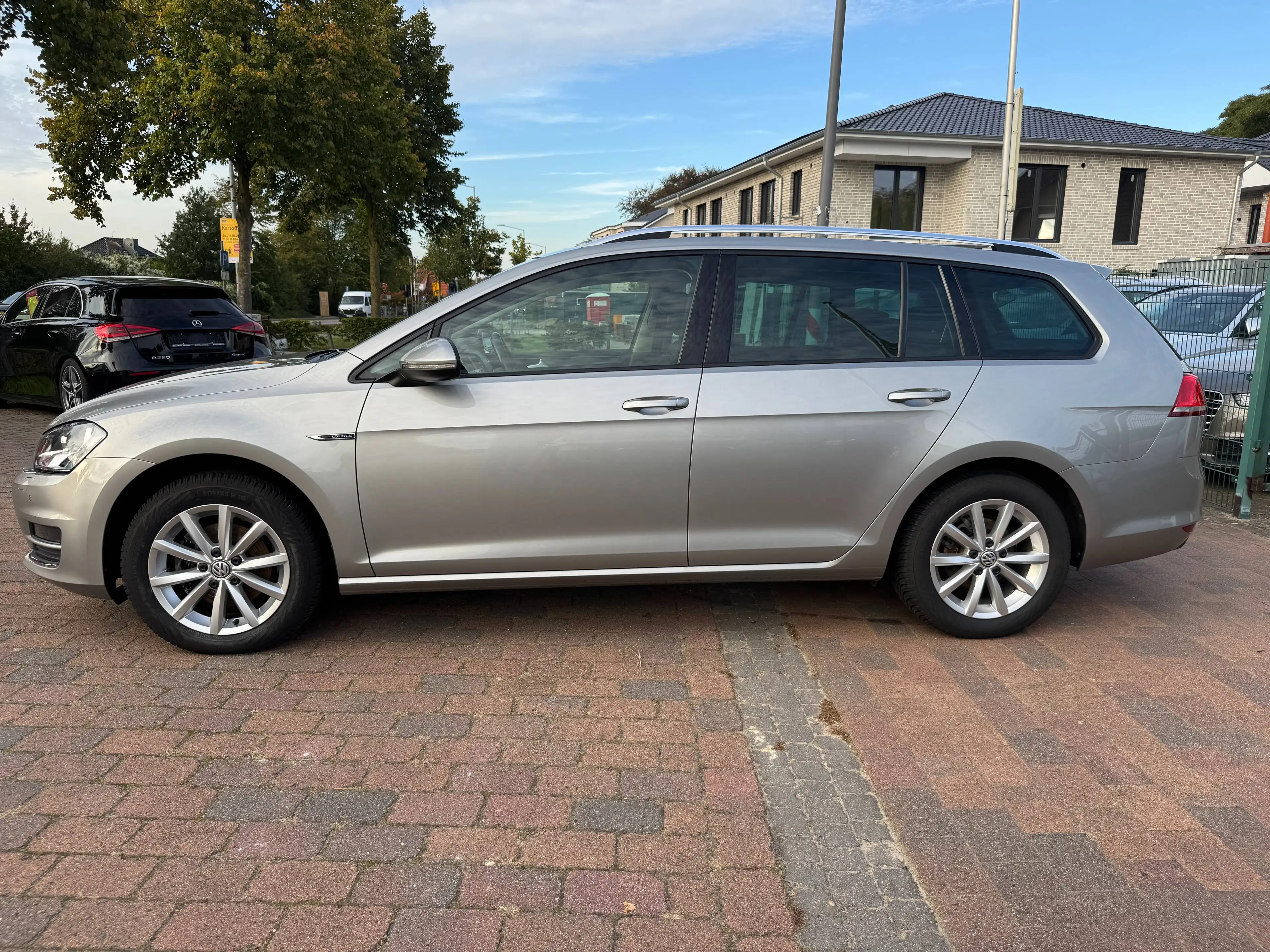 Volkswagen Golf Variant Lounge-DSG-R.Kamera-Shzg-AHK-PDC — photo 5