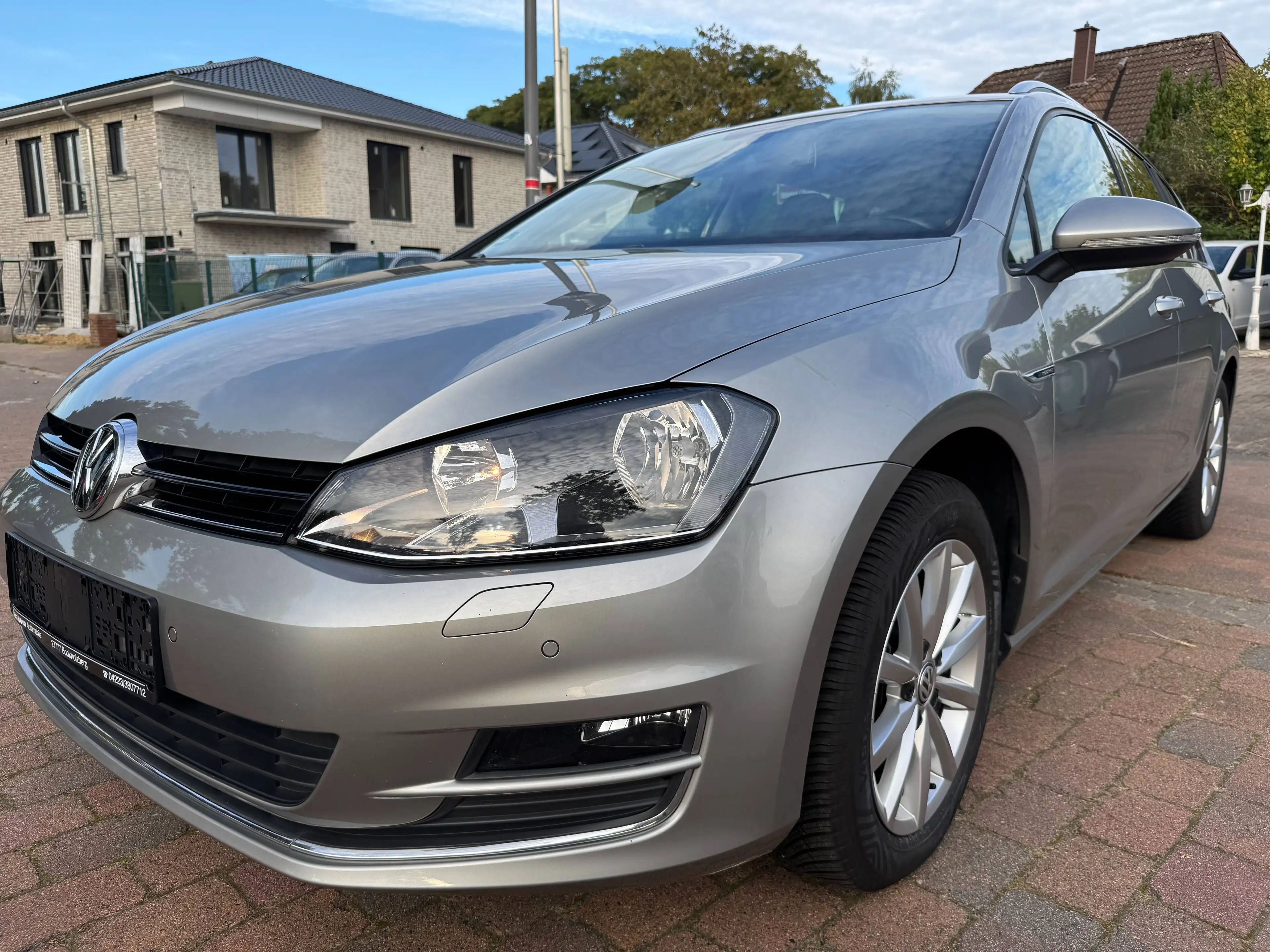 Volkswagen Golf Variant Lounge-DSG-R.Kamera-Shzg-AHK-PDC
