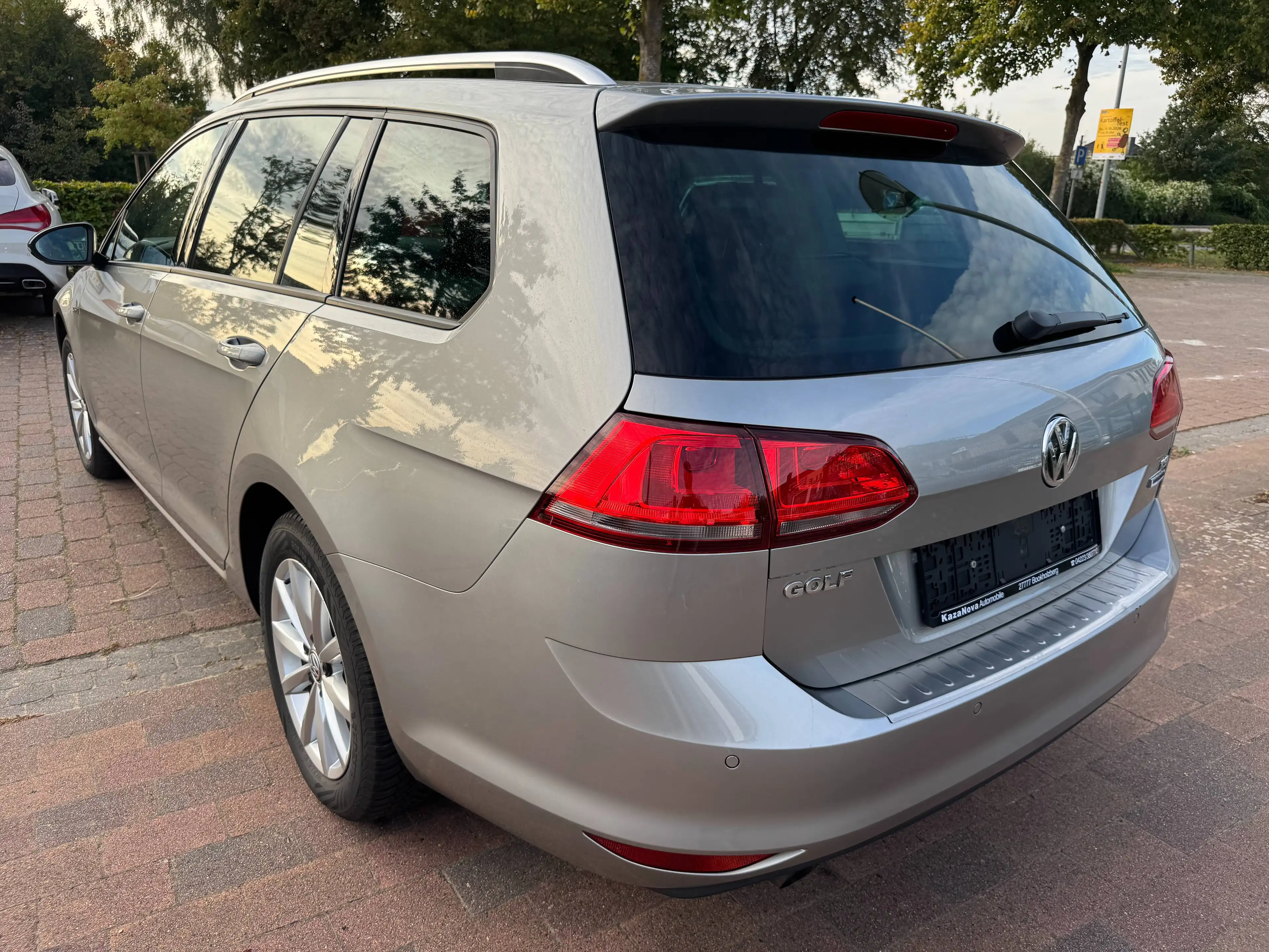 Volkswagen Golf Variant Lounge-DSG-R.Kamera-Shzg-AHK-PDC — photo 6