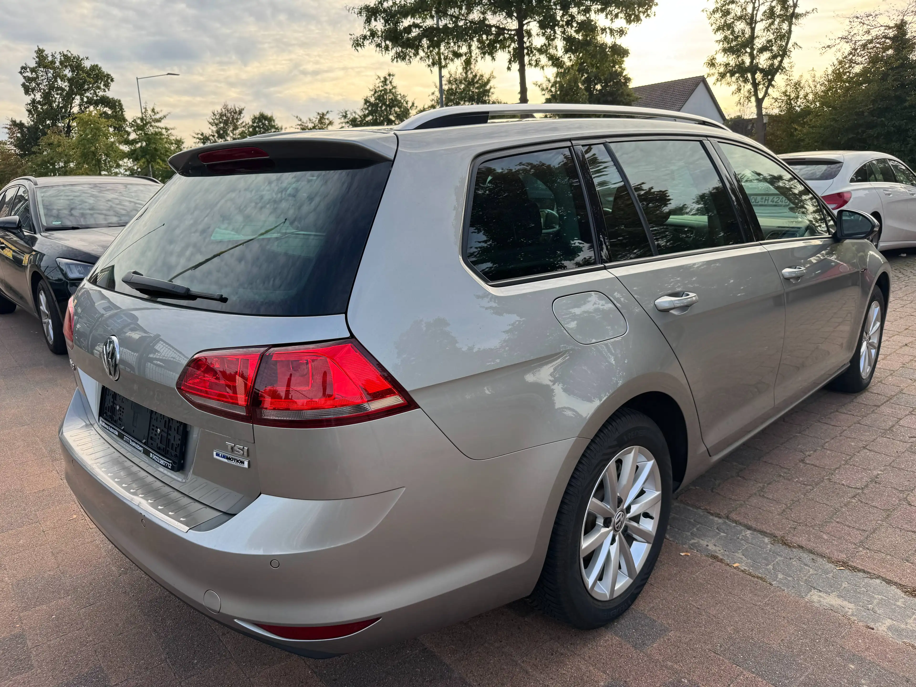 Volkswagen Golf Variant Lounge-DSG-R.Kamera-Shzg-AHK-PDC — photo 7