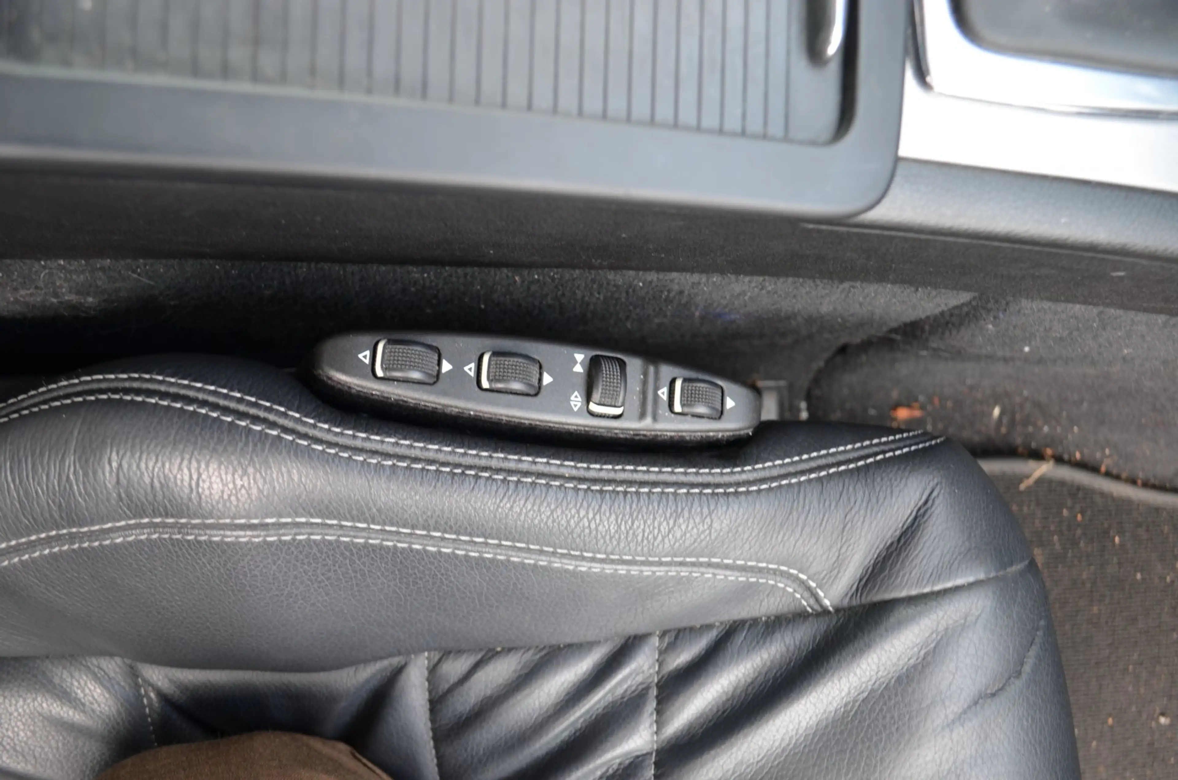 Mercedes-Benz E 250 Coupe AMG — photo 13
