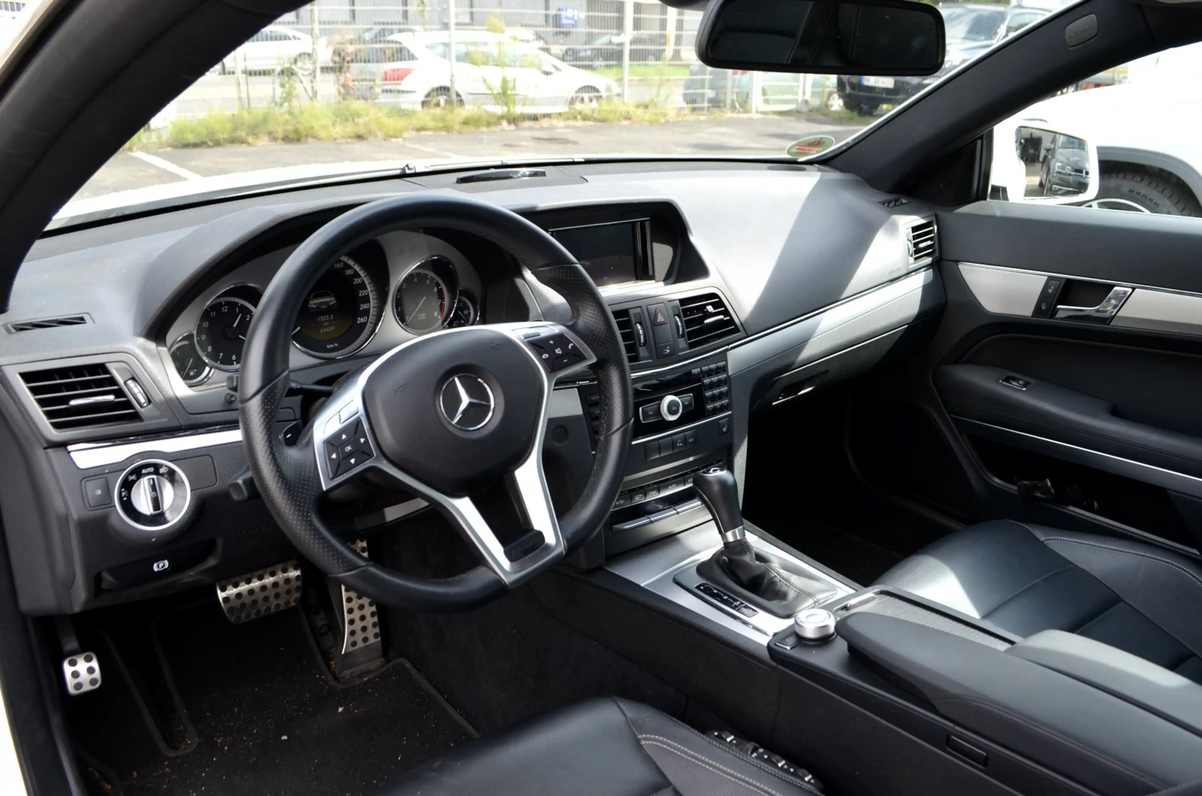 Mercedes-Benz E 250 Coupe AMG — photo 9
