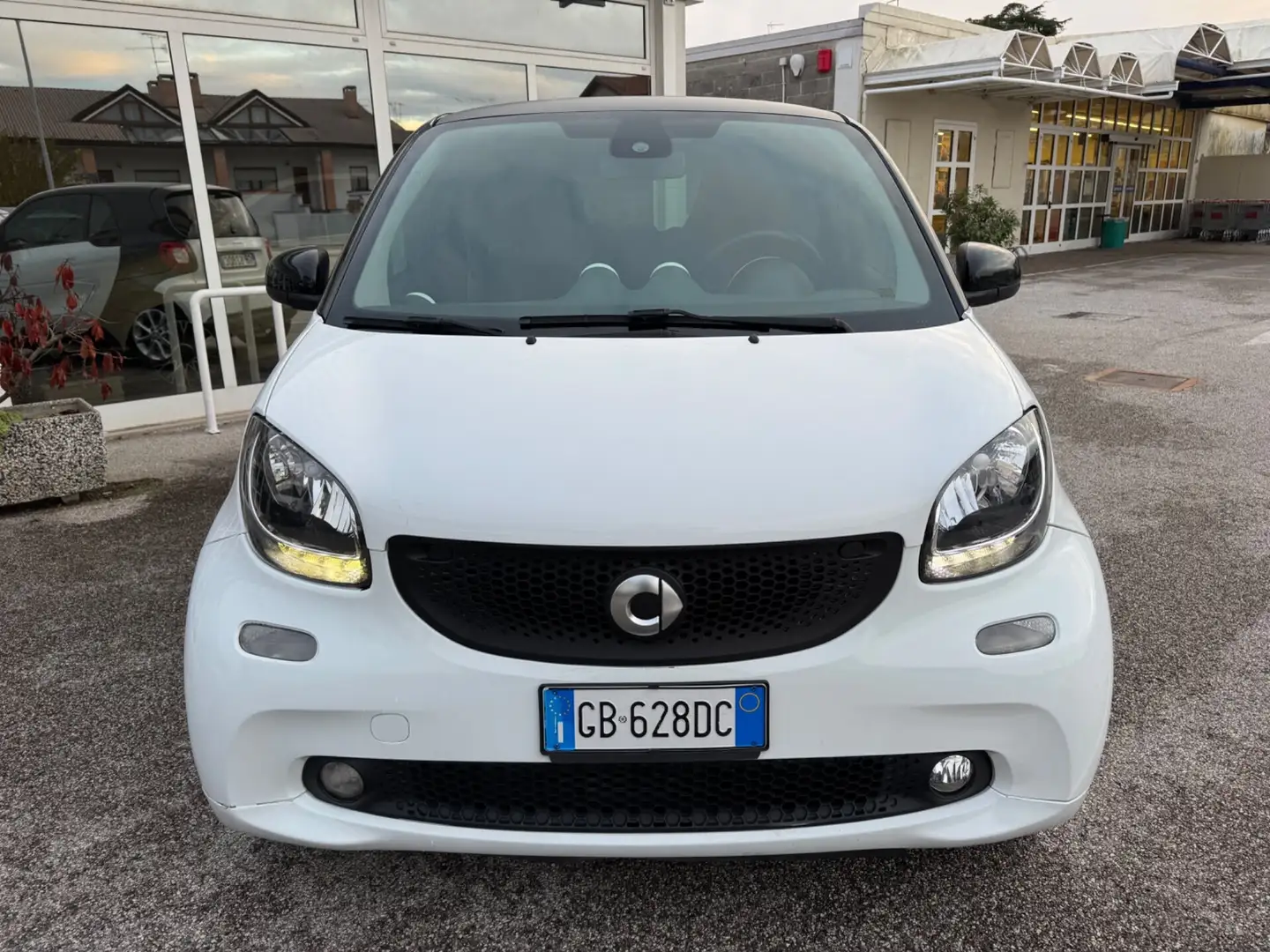 smart forTwo 70 1.0 twinamic Youngster MANUALE Bianco - 2