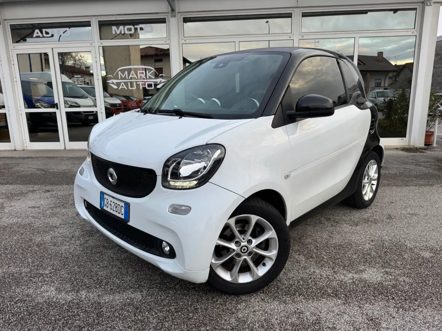 smart forTwo 70 1.0 twinamic Youngster MANUALE Bianco - 1