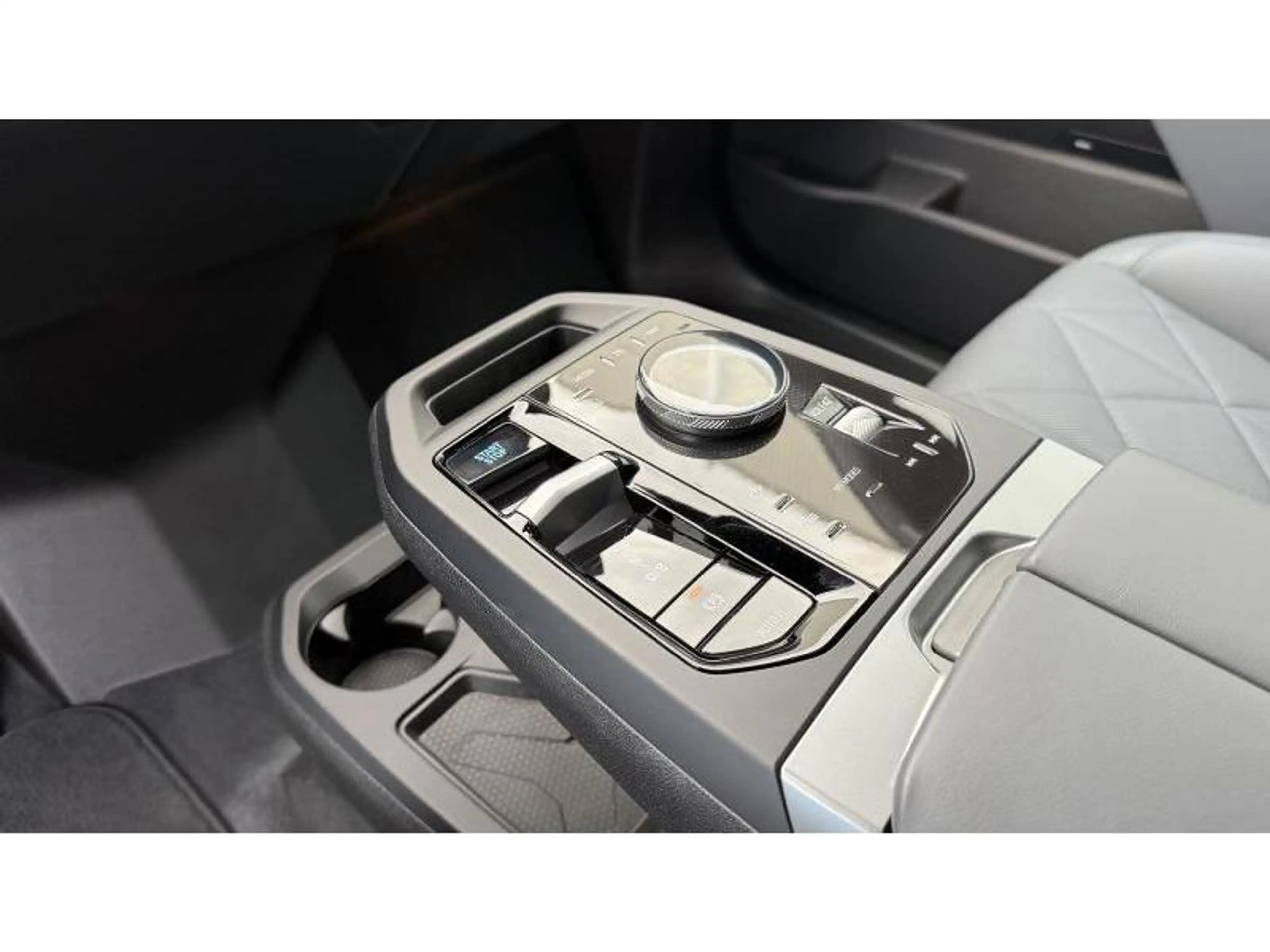 BMW iX xDrive 60 M Sport Pack Pro Attache Remorque Toit P — photo 13