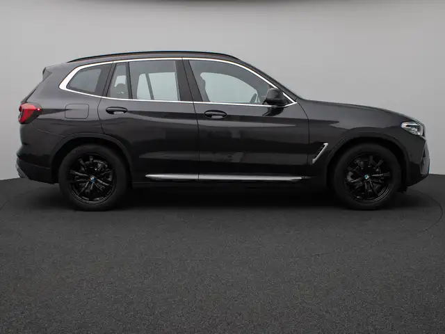 BMW X3 view 5