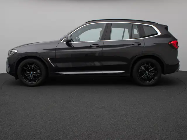 BMW X3 view 11