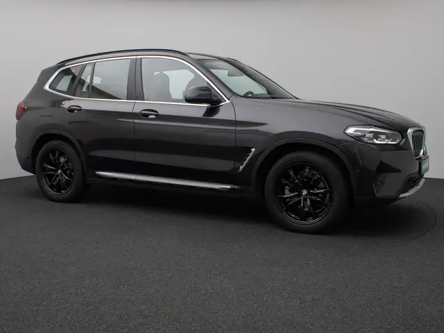 BMW X3 view 4