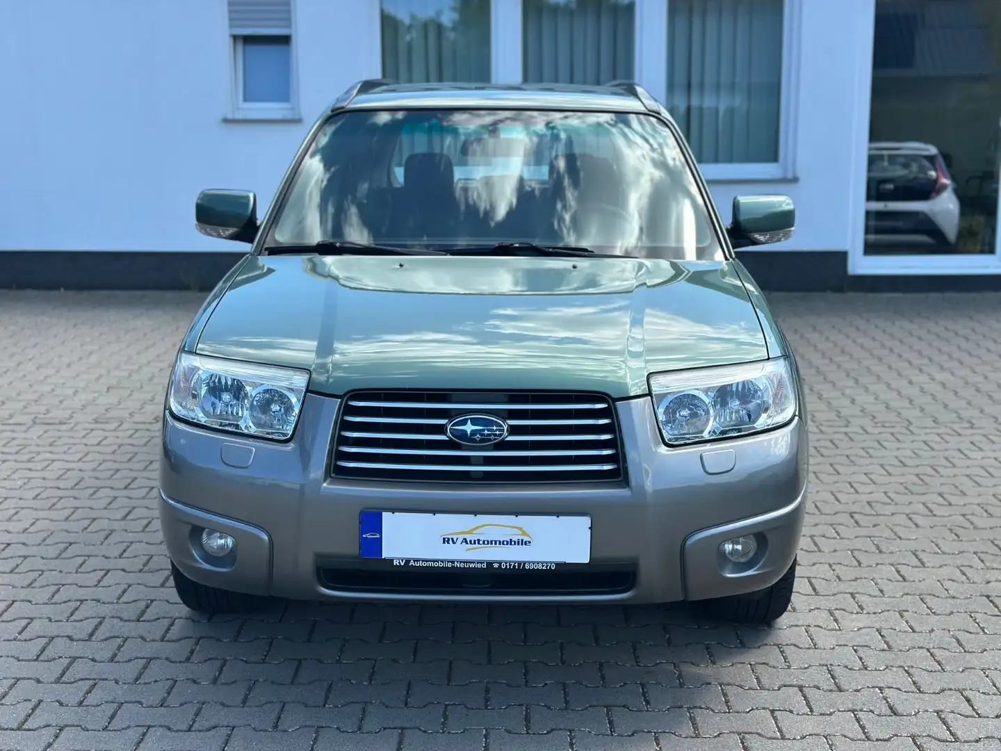 Subaru Forester 2.0 X Active 4x4 *AUTOMATIK* Grün - 2