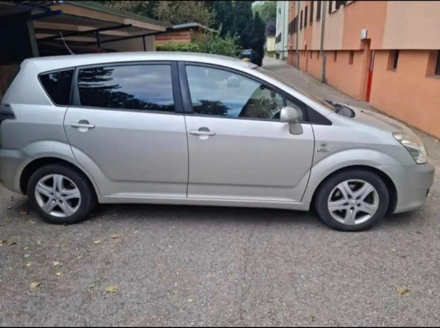 Toyota Corolla Corolla Kombi 2,0 D-4D 115 Sol Austria Sol Austria Ezüst - 1