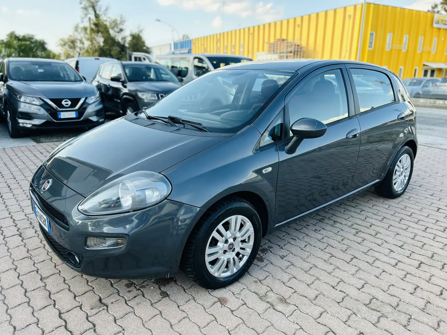 Fiat Punto F I A T Punto 1.2 8V 5P Lounge - 1