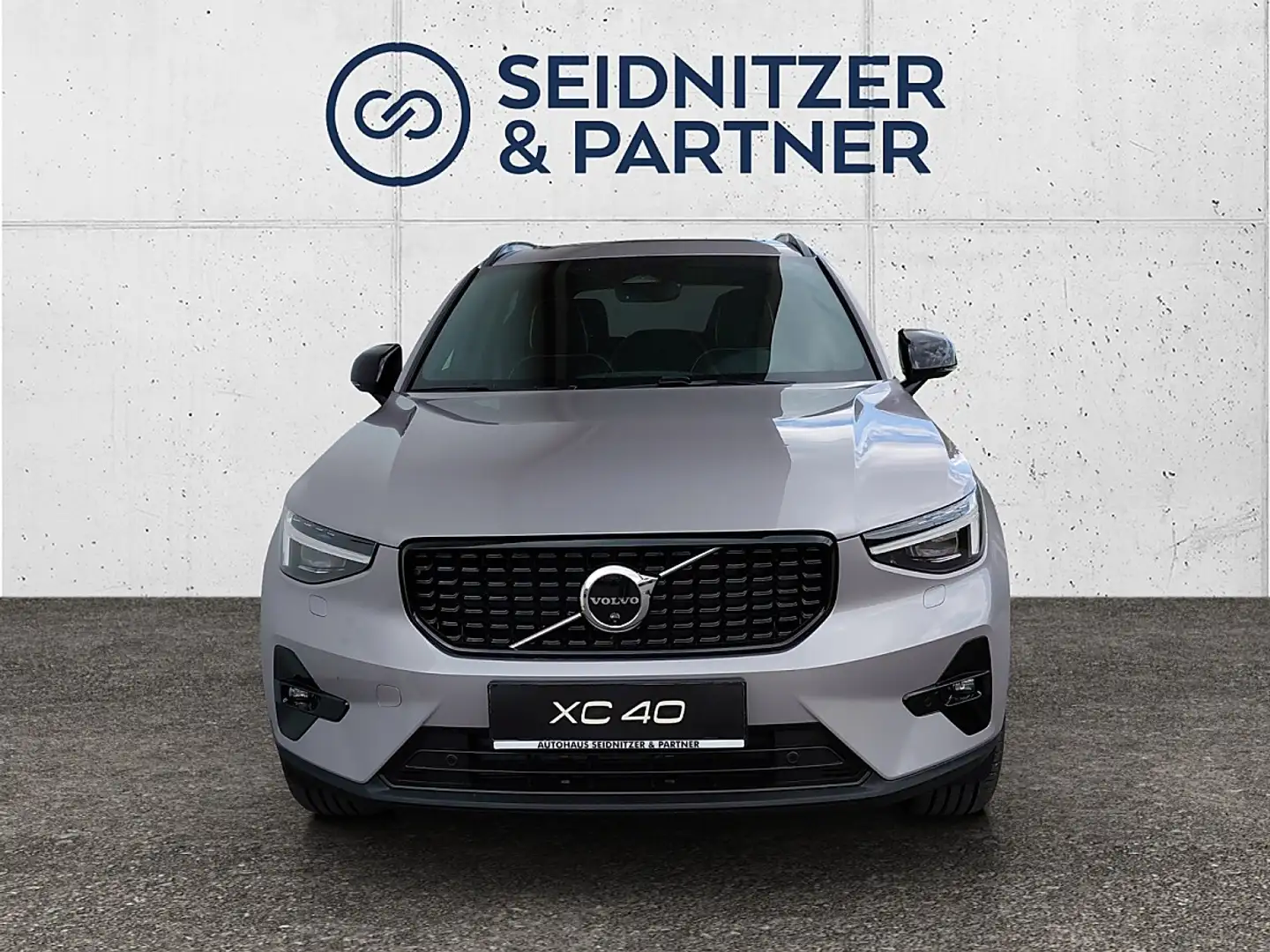 Volvo XC40 B3 Ultra Silber - 2