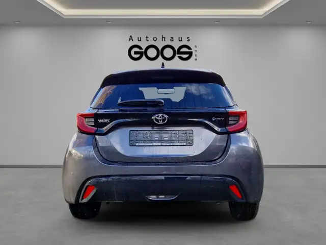 Toyota Yaris view 4