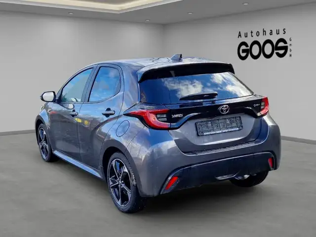 Toyota Yaris view 3