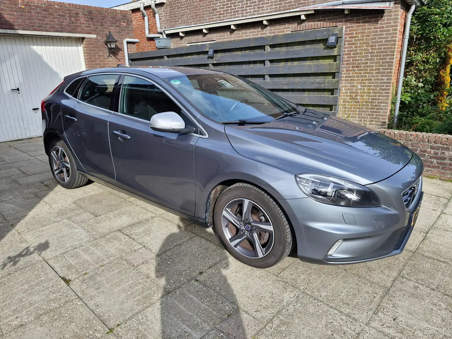 Volvo V40 V40 2.0 D2 R-Design Bns Grijs - 1