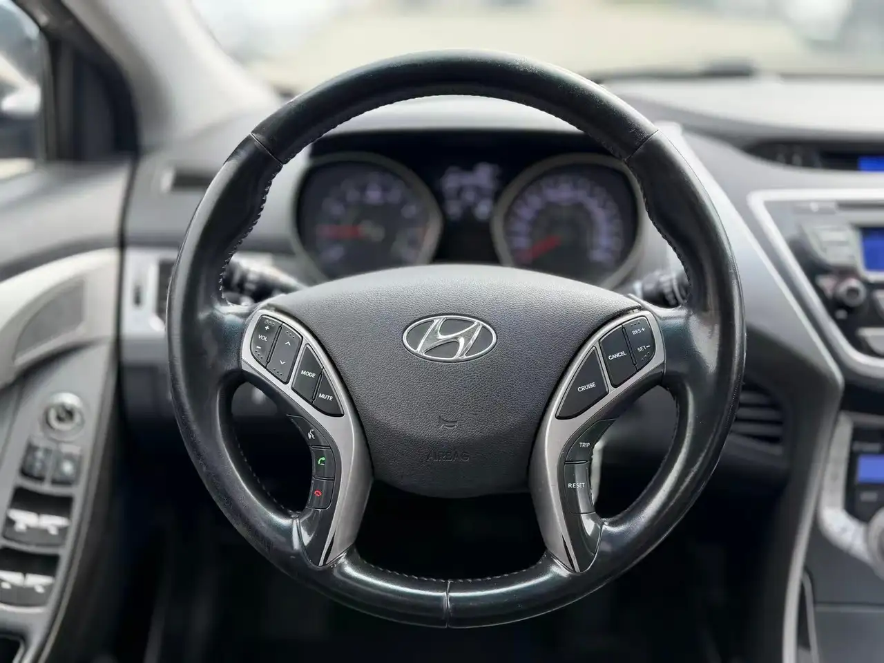 Hyundai ELANTRA снимка Hyundai ELANTRA