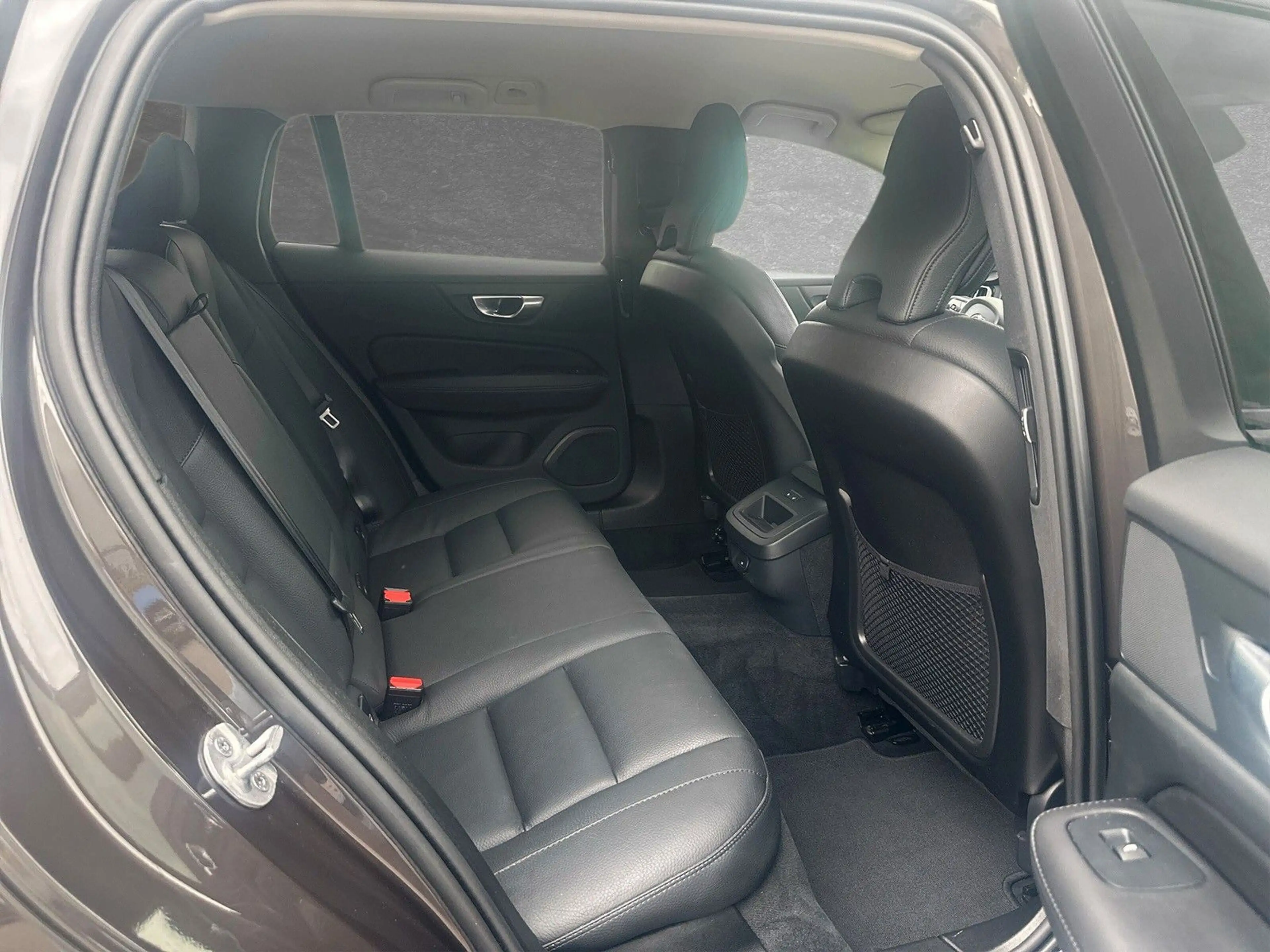 Volvo V60 Cross Country B4 AWD Plus AHK ACC LED — photo 5