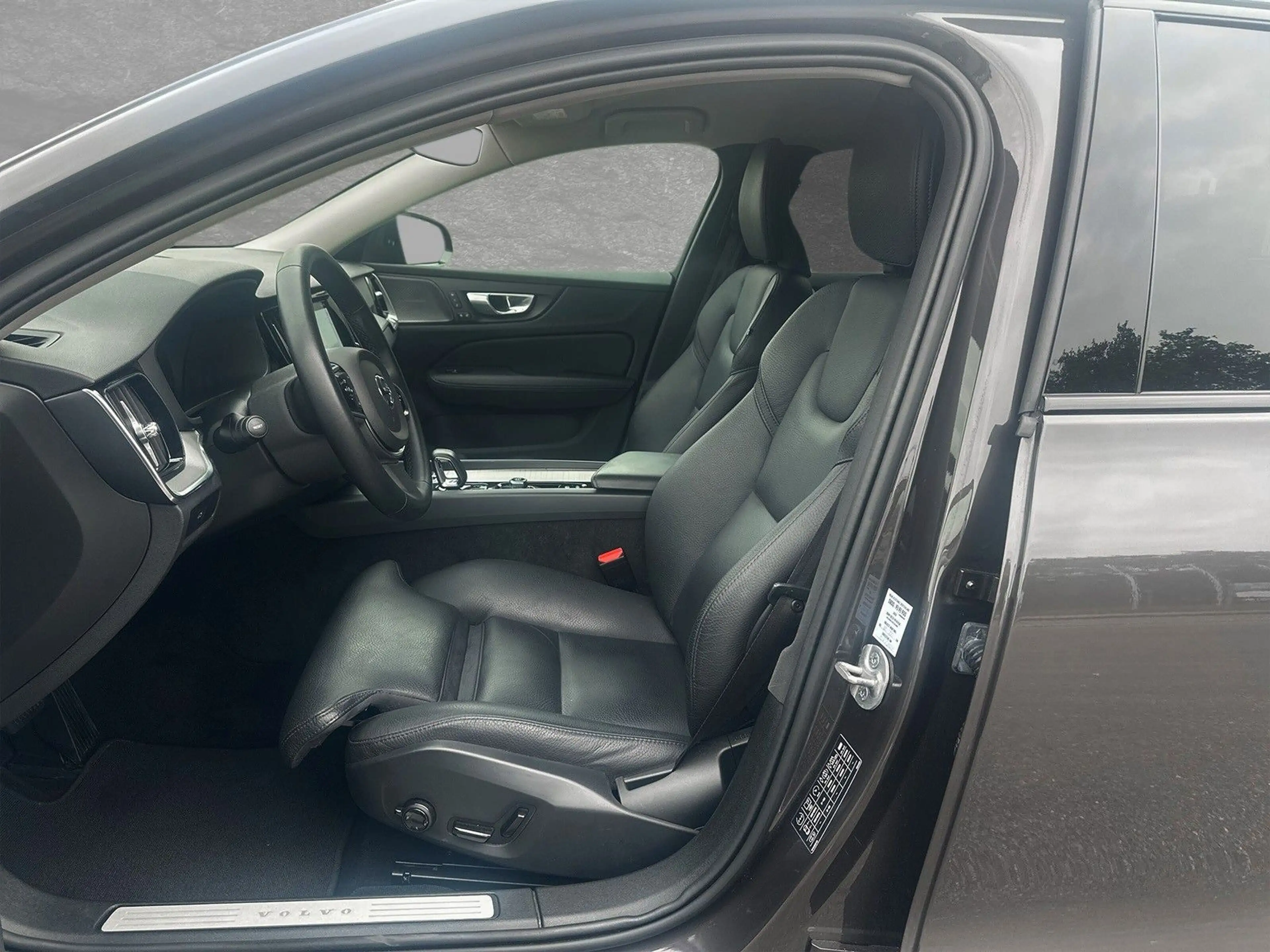 Volvo V60 Cross Country B4 AWD Plus AHK ACC LED — photo 3